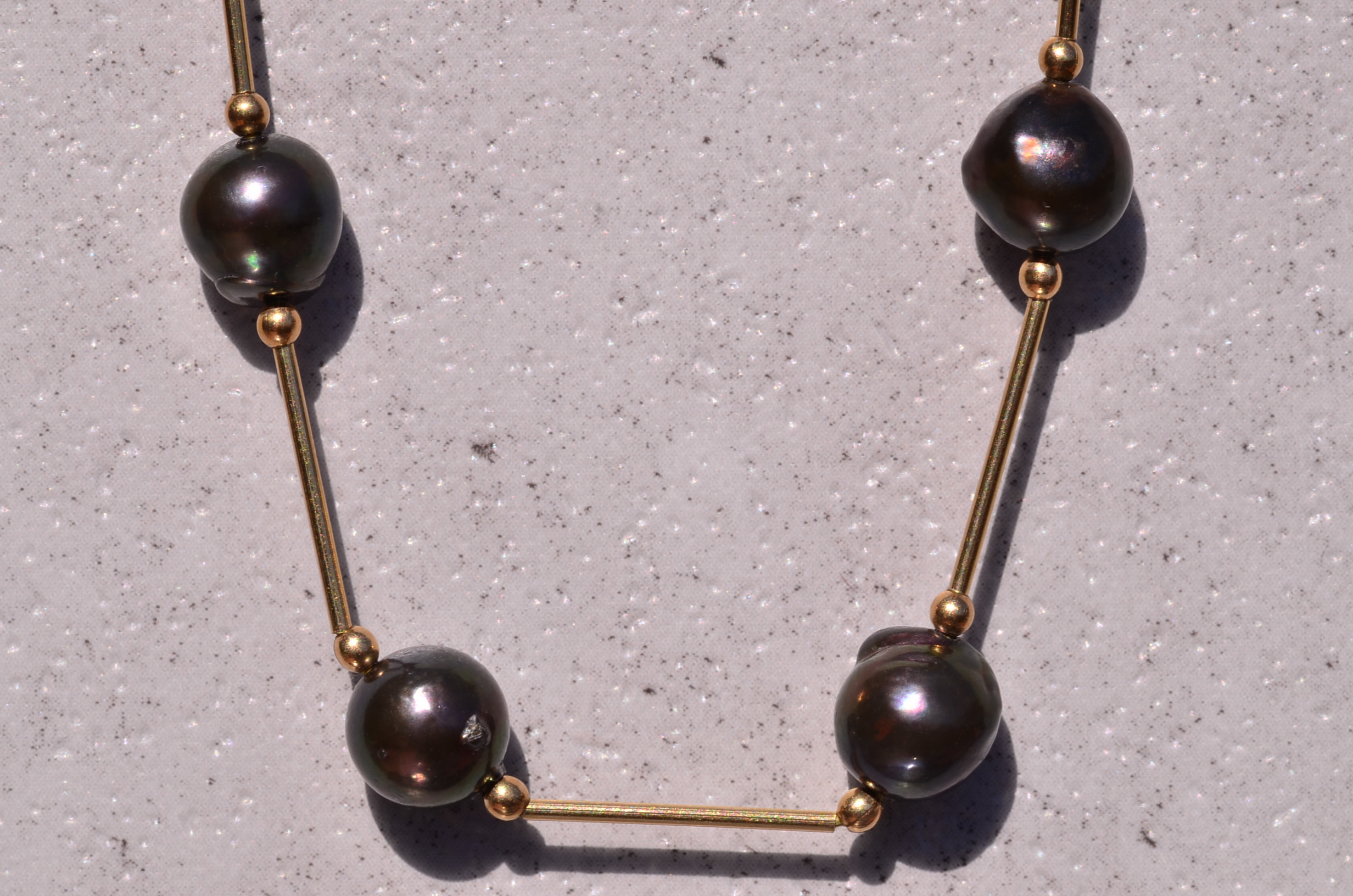 The Agen: Black Pearl Station Chain in yellow Gold - Image 2