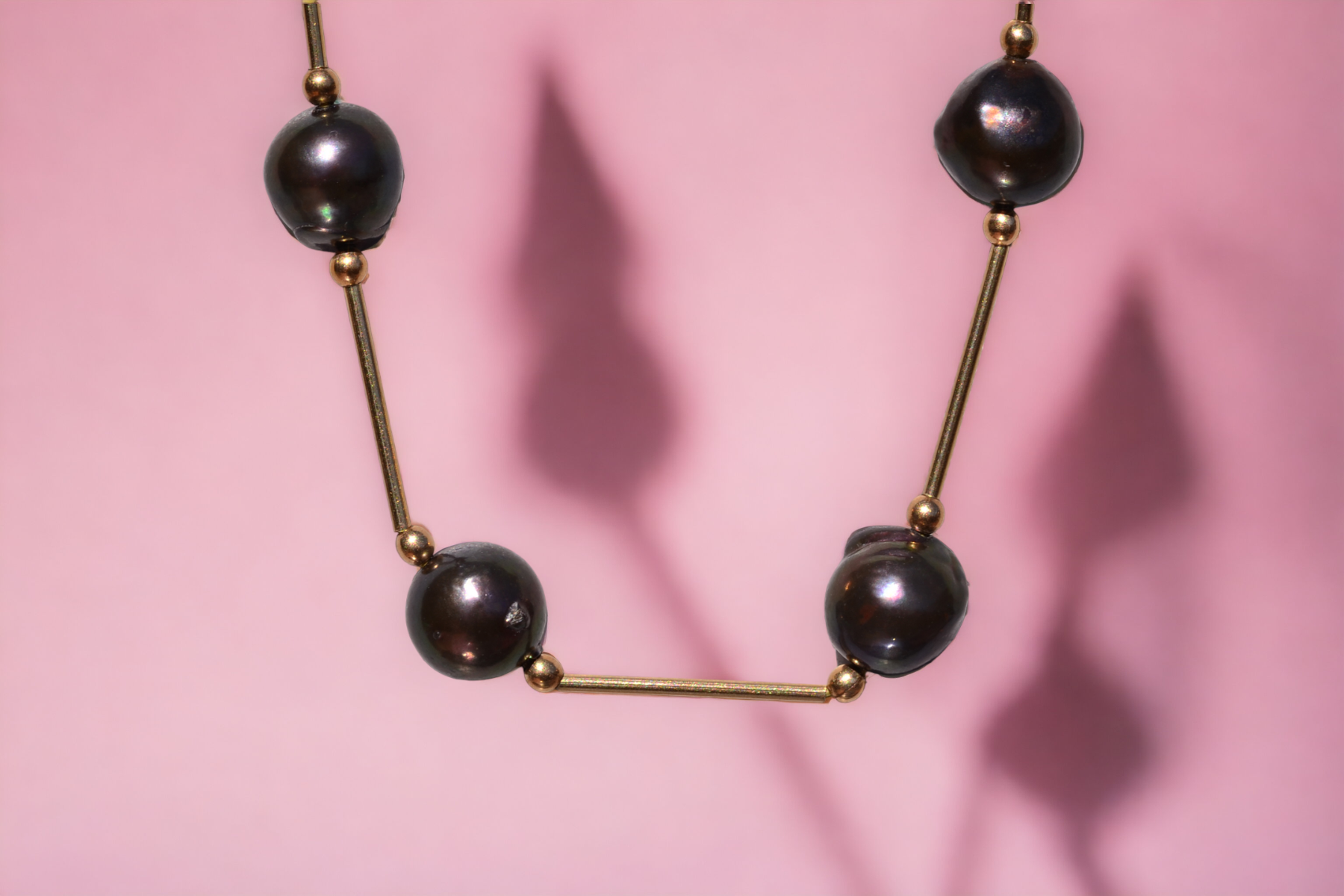 The Agen: Black Pearl Station Chain in yellow Gold - Image 4