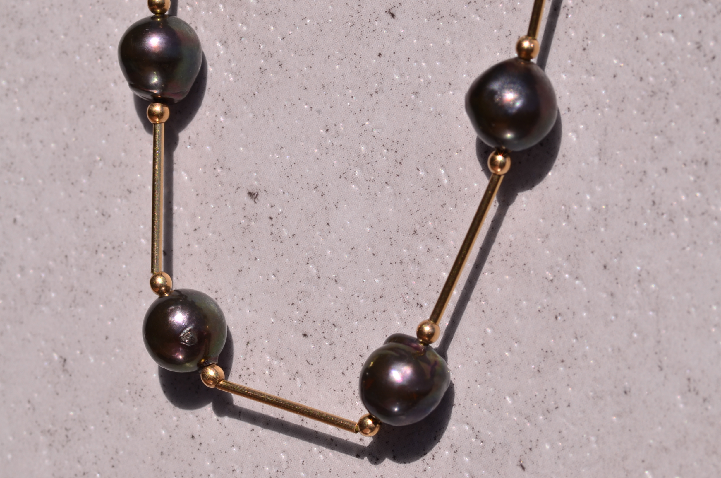 The Agen: Black Pearl Station Chain in yellow Gold - Image 3