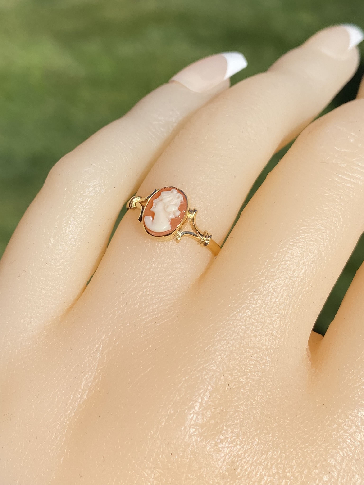 SOLD - The Camarga: Ladies 18K Yellow Gold Shell Cameo Ring - Image 9