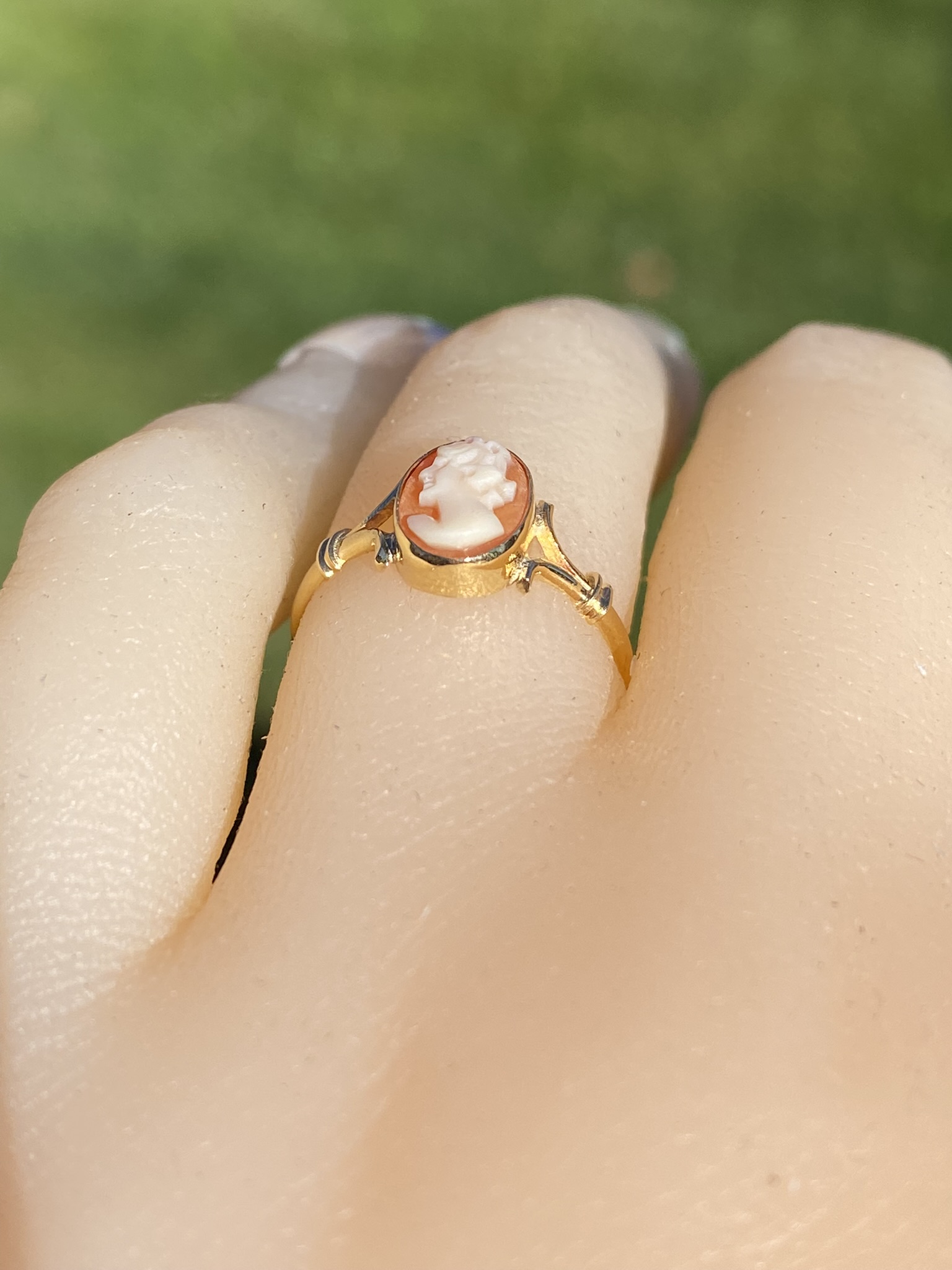SOLD - The Camarga: Ladies 18K Yellow Gold Shell Cameo Ring - Image 10
