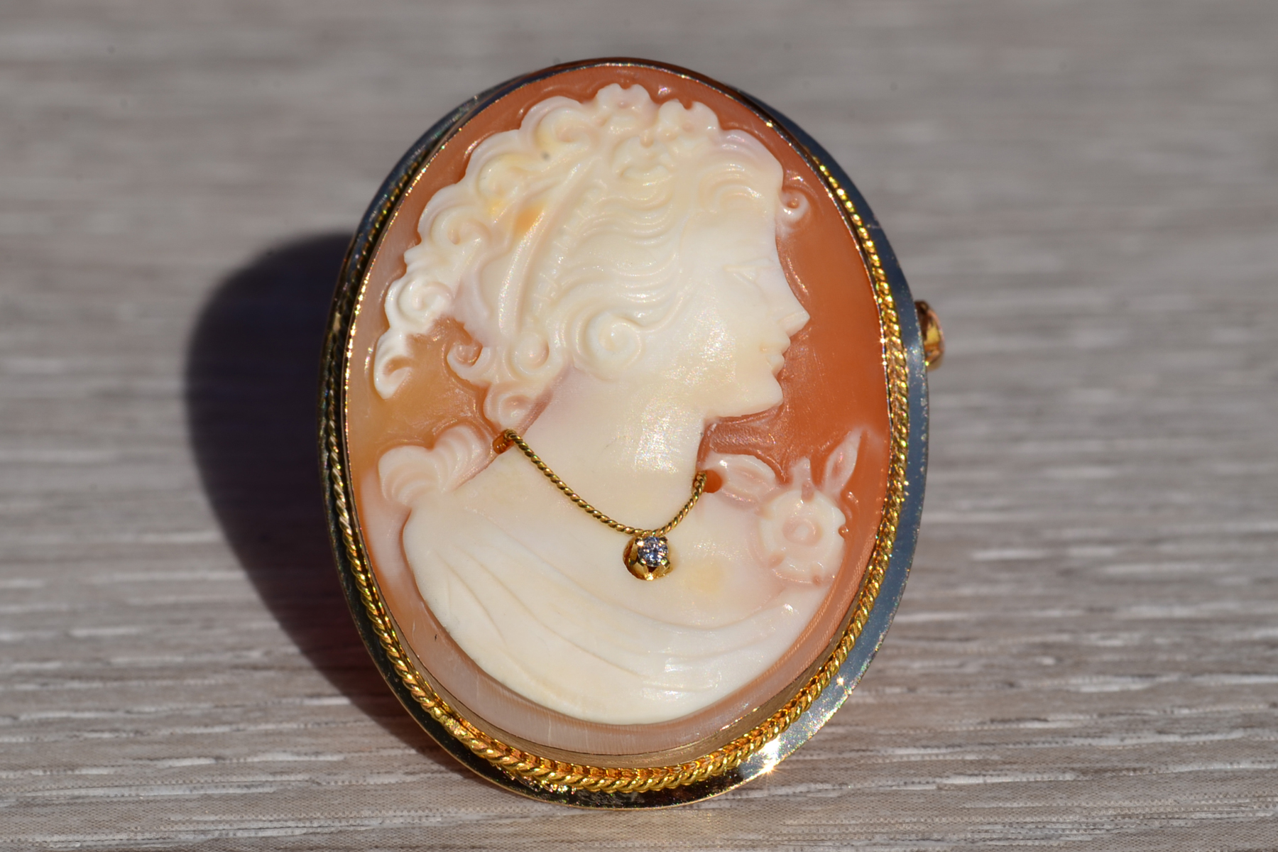 The Maneadero: Ladies 14K Gold Italian Made Shell Cameo Pin/Pendant - Image 2