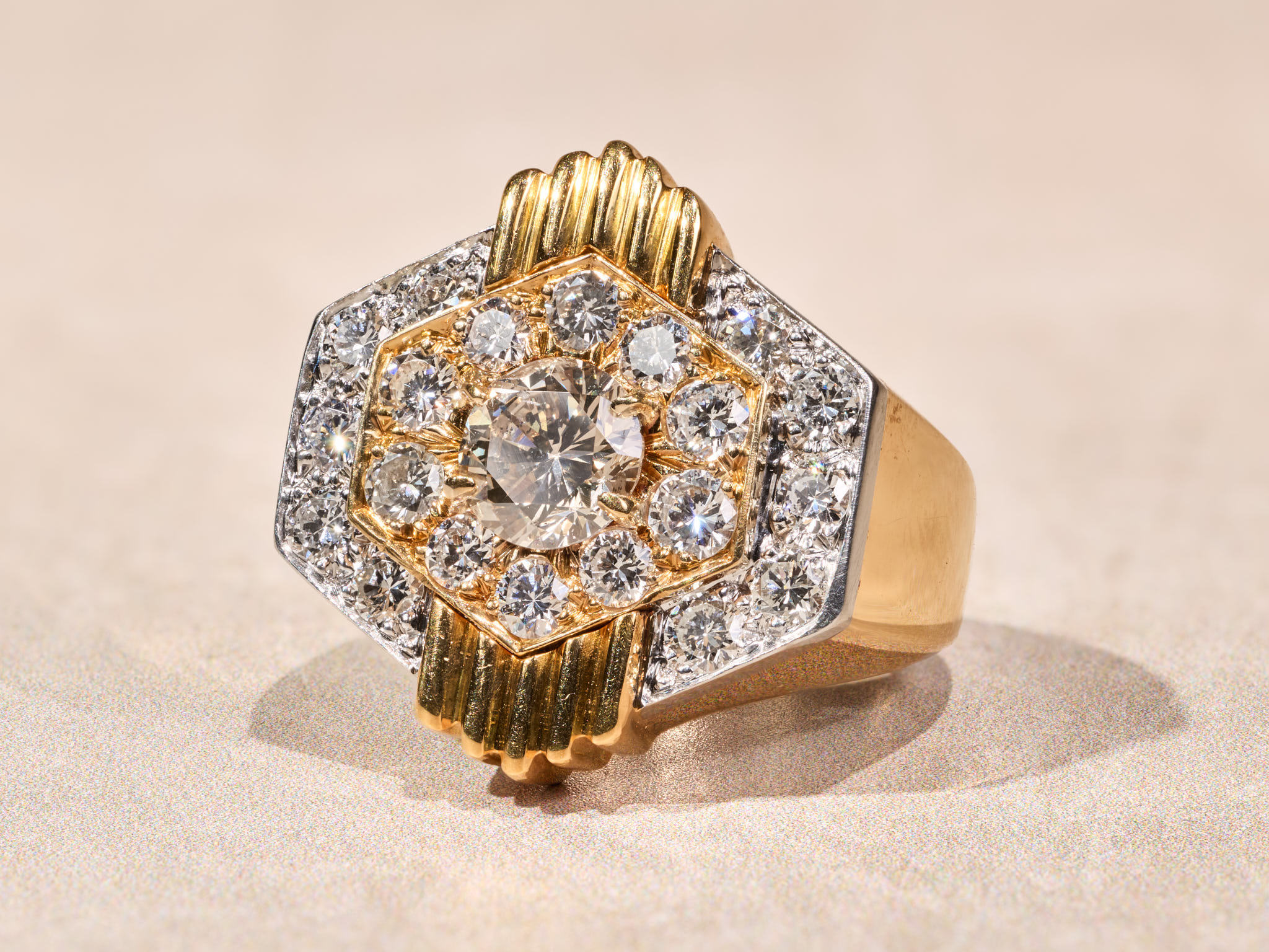 The David: Vintage David Webb Signed ring In Platinum and 18 Karat Yellow Gold - Image 3