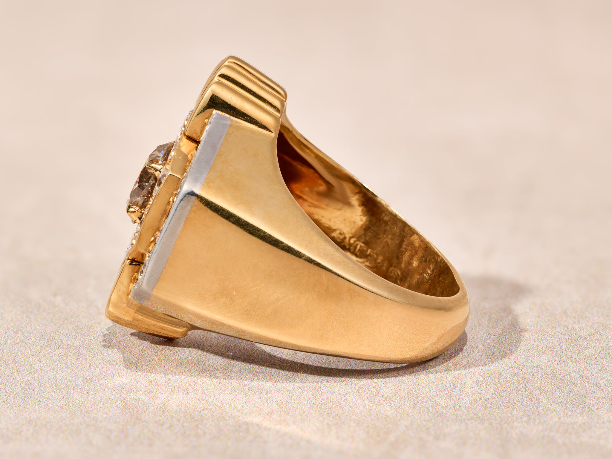 The David: Vintage David Webb Signed ring In Platinum and 18 Karat Yellow Gold - Image 4