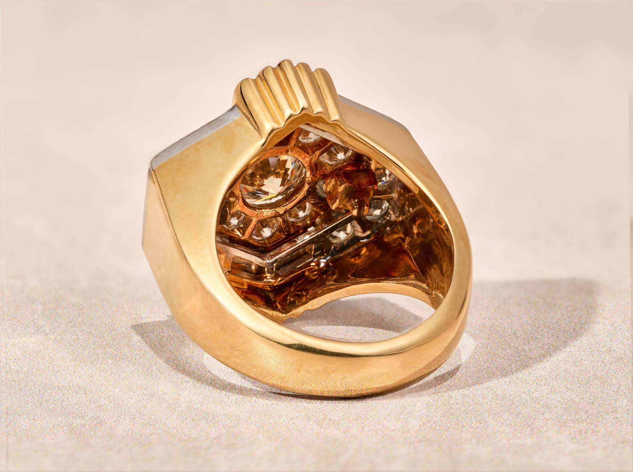 The David: Vintage David Webb Signed ring In Platinum and 18 Karat Yellow Gold - Image 5