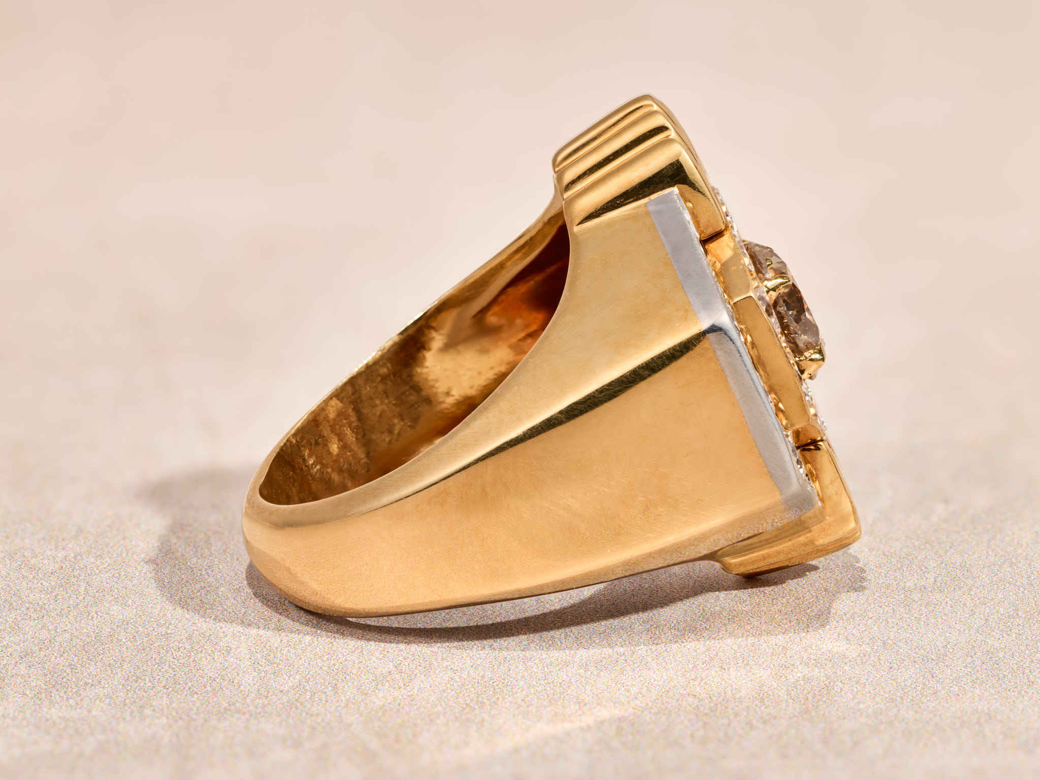 The David: Vintage David Webb Signed ring In Platinum and 18 Karat Yellow Gold - Image 7