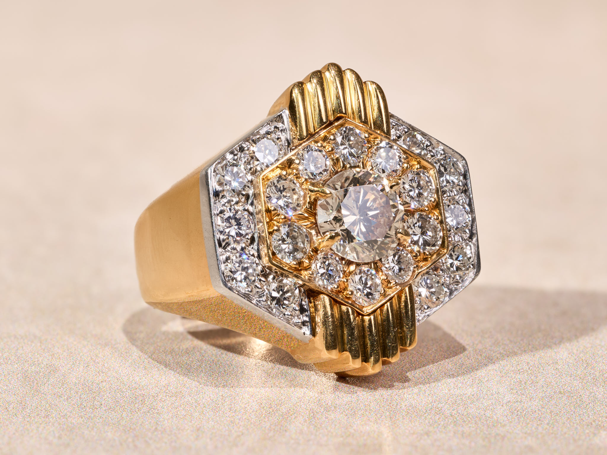 The David: Vintage David Webb Signed ring In Platinum and 18 Karat Yellow Gold - Image 8