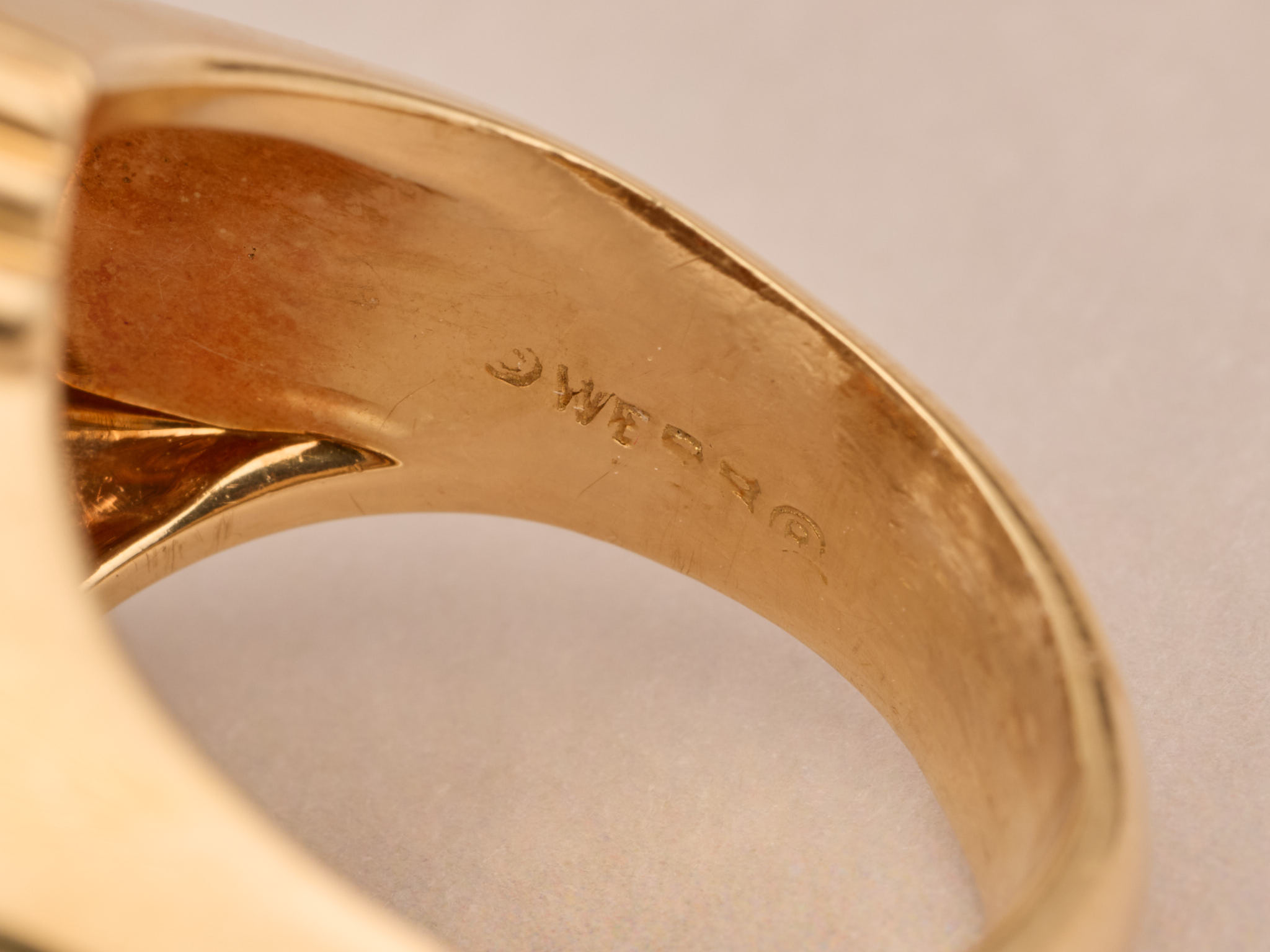 The David: Vintage David Webb Signed ring In Platinum and 18 Karat Yellow Gold - Image 11