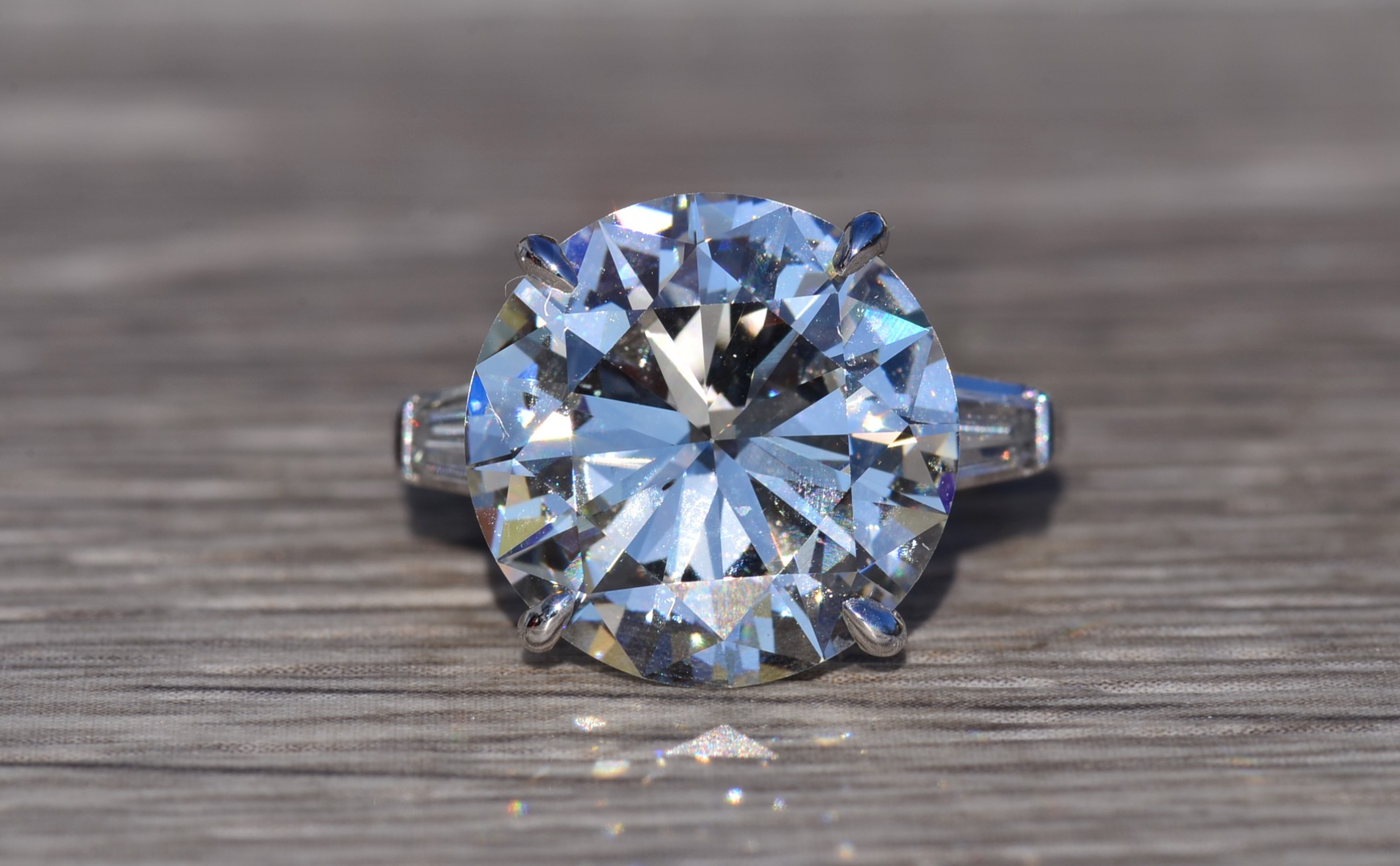 The Adrianna: GIA Graded 5.89 Carat Round Brilliant Cut Diamond in Platinum - Image 8