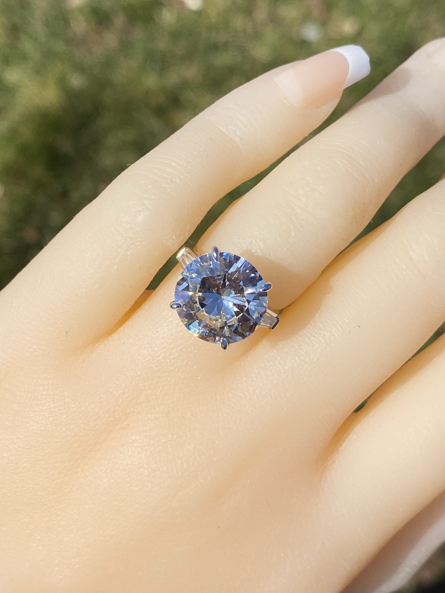 The Adrianna: GIA Graded 5.89 Carat Round Brilliant Cut Diamond in Platinum - Image 9