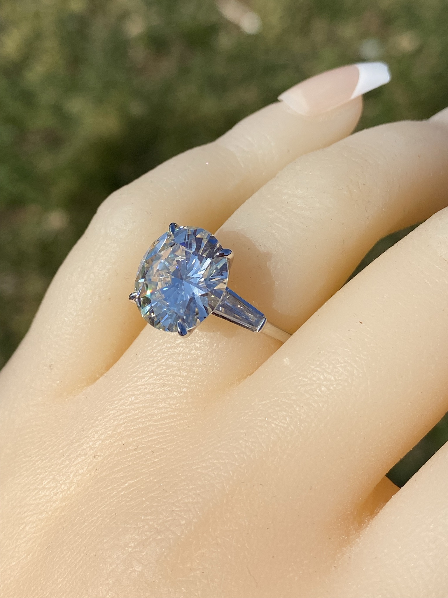 The Adrianna: GIA Graded 5.89 Carat Round Brilliant Cut Diamond in Platinum - Image 10