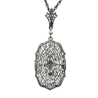 Ladies Antique White Gold Filigree Pendant set with Diamond