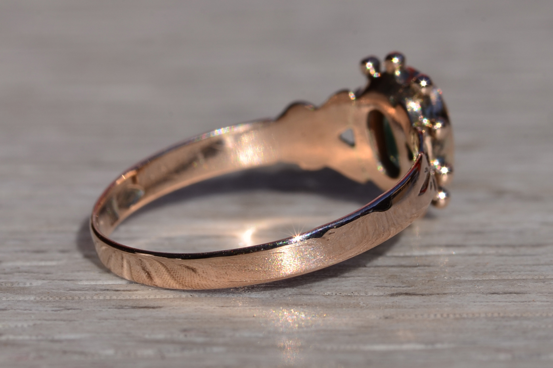 The Luton: Antique Ladies 14K Rose Gold Ring set with 0.48 CT Colombian Emerald - Image 5