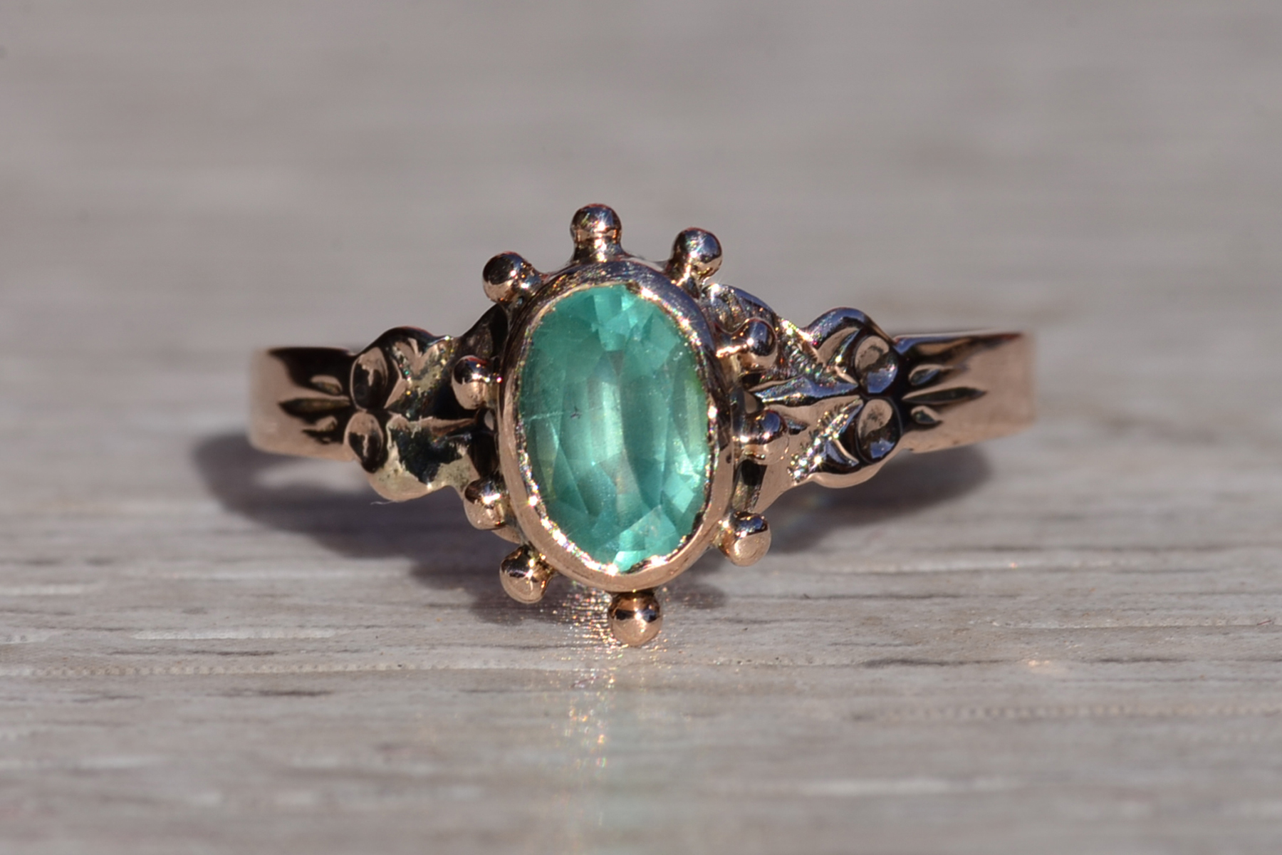 The Luton: Antique Ladies 14K Rose Gold Ring set with 0.48 CT Colombian Emerald - Image 7