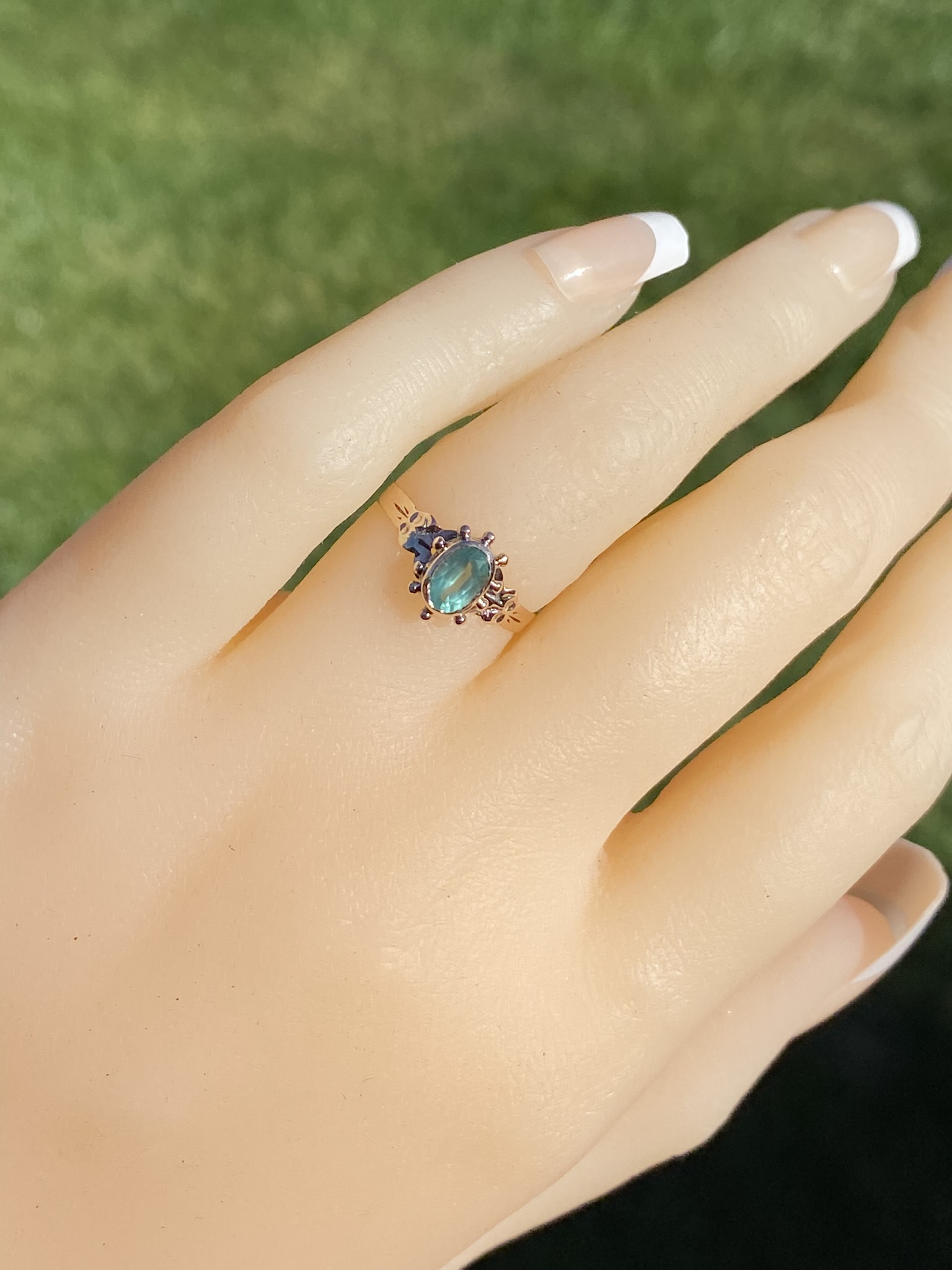 The Luton: Antique Ladies 14K Rose Gold Ring set with 0.48 CT Colombian Emerald - Image 10