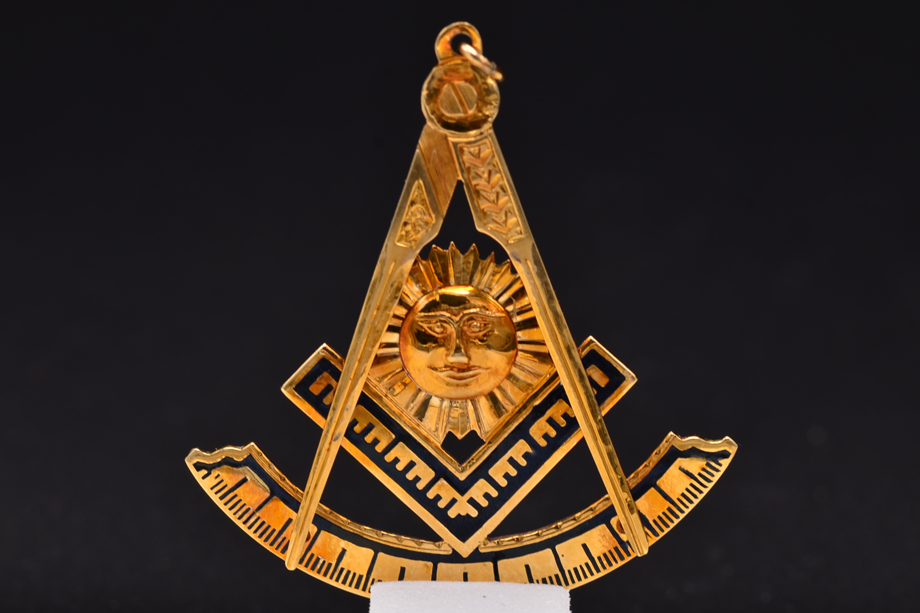 The Mason 32: Outstanding Antique Masonic Compass Pendant with Black Enamel - Image 2