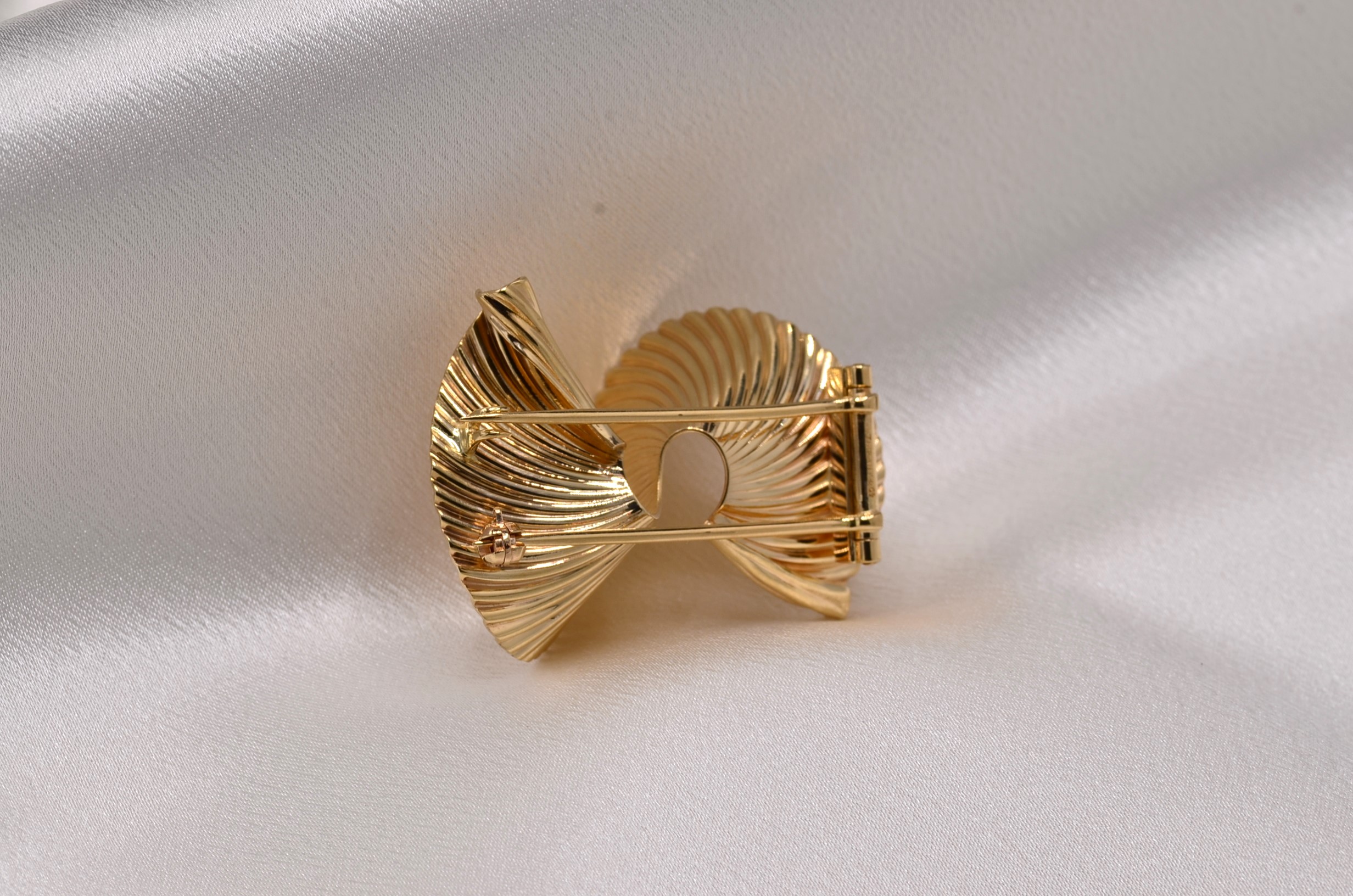 The 55th Street: Yellow Gold Tiffany and Company Signed Brooch - Image 3