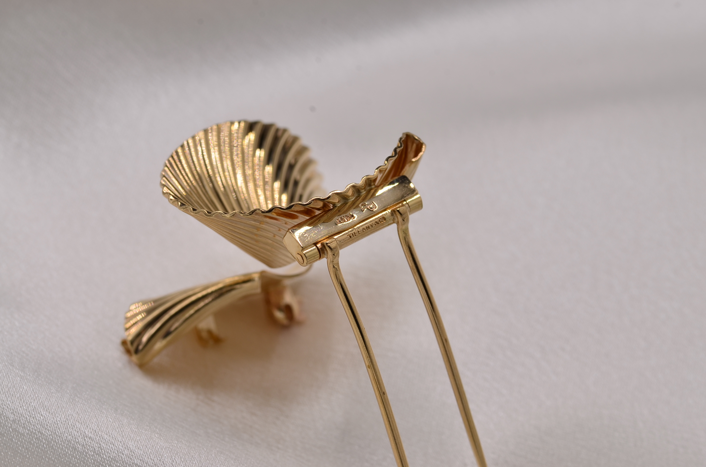 The 55th Street: Yellow Gold Tiffany and Company Signed Brooch - Image 6