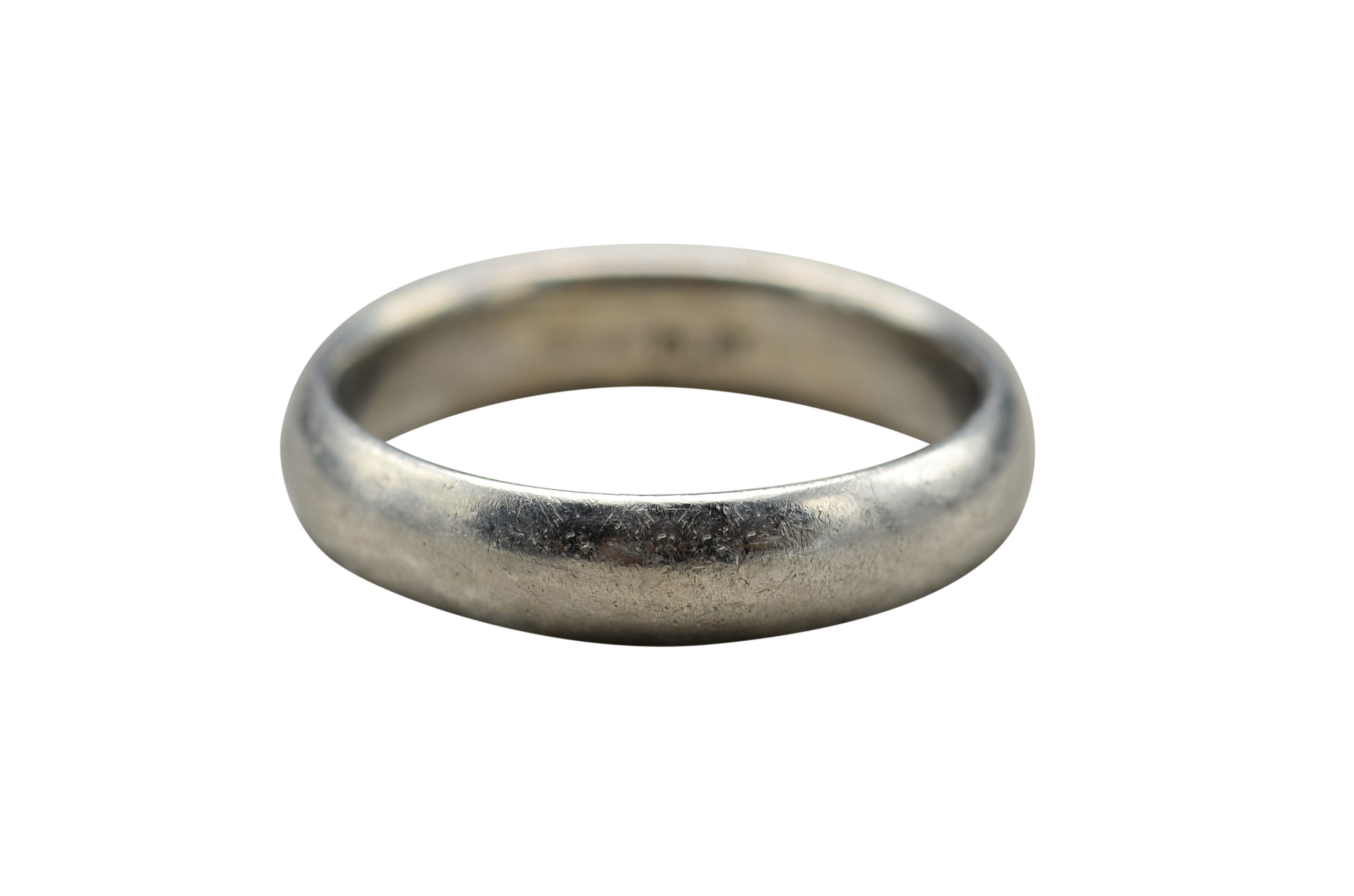 The Oman: Gentleman's Classic Wedding Band in Platinum