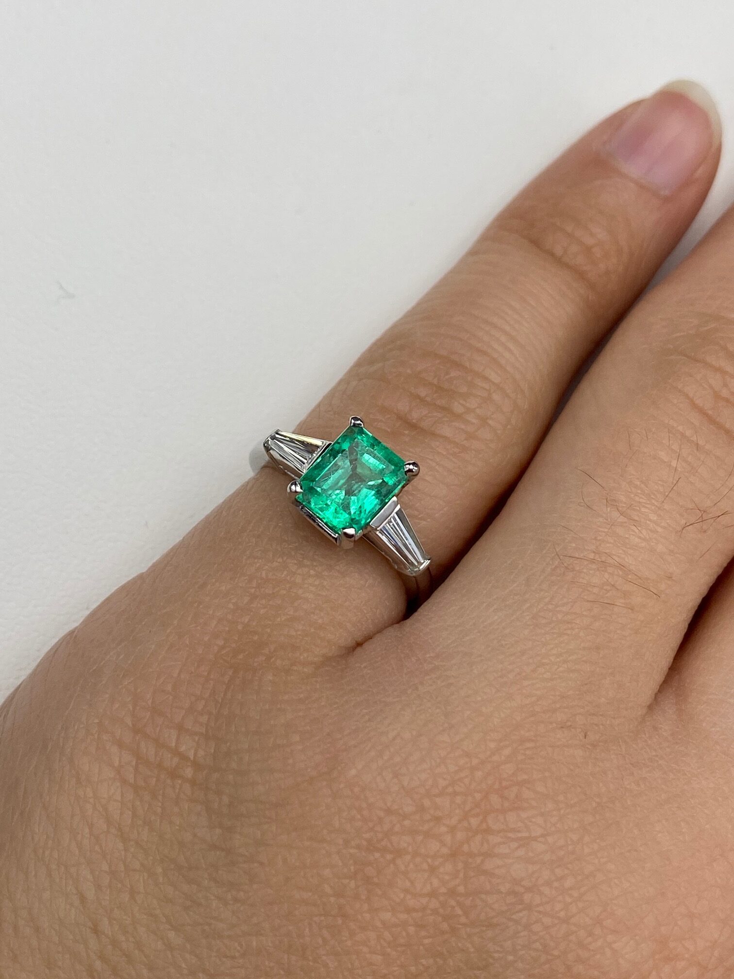 The Beyla: Antique Ladies Platinum Ring set with Outstanding Colombian Emerald and Tapered Baguette Diamonds - Image 8