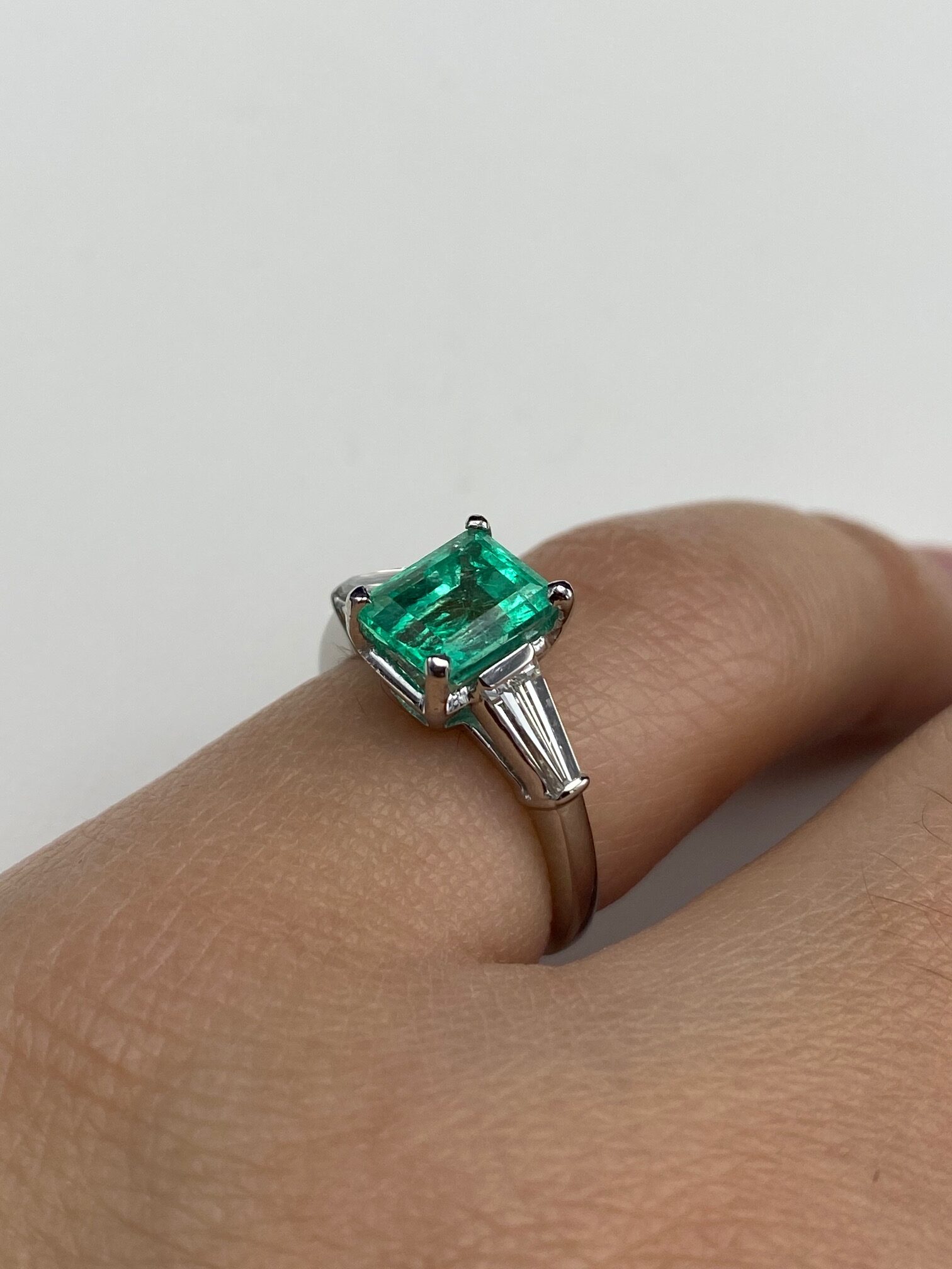The Beyla: Antique Ladies Platinum Ring set with Outstanding Colombian Emerald and Tapered Baguette Diamonds - Image 9
