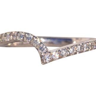The Crescent Wave: Shared Prong Set Natural Diamond Wave Ring