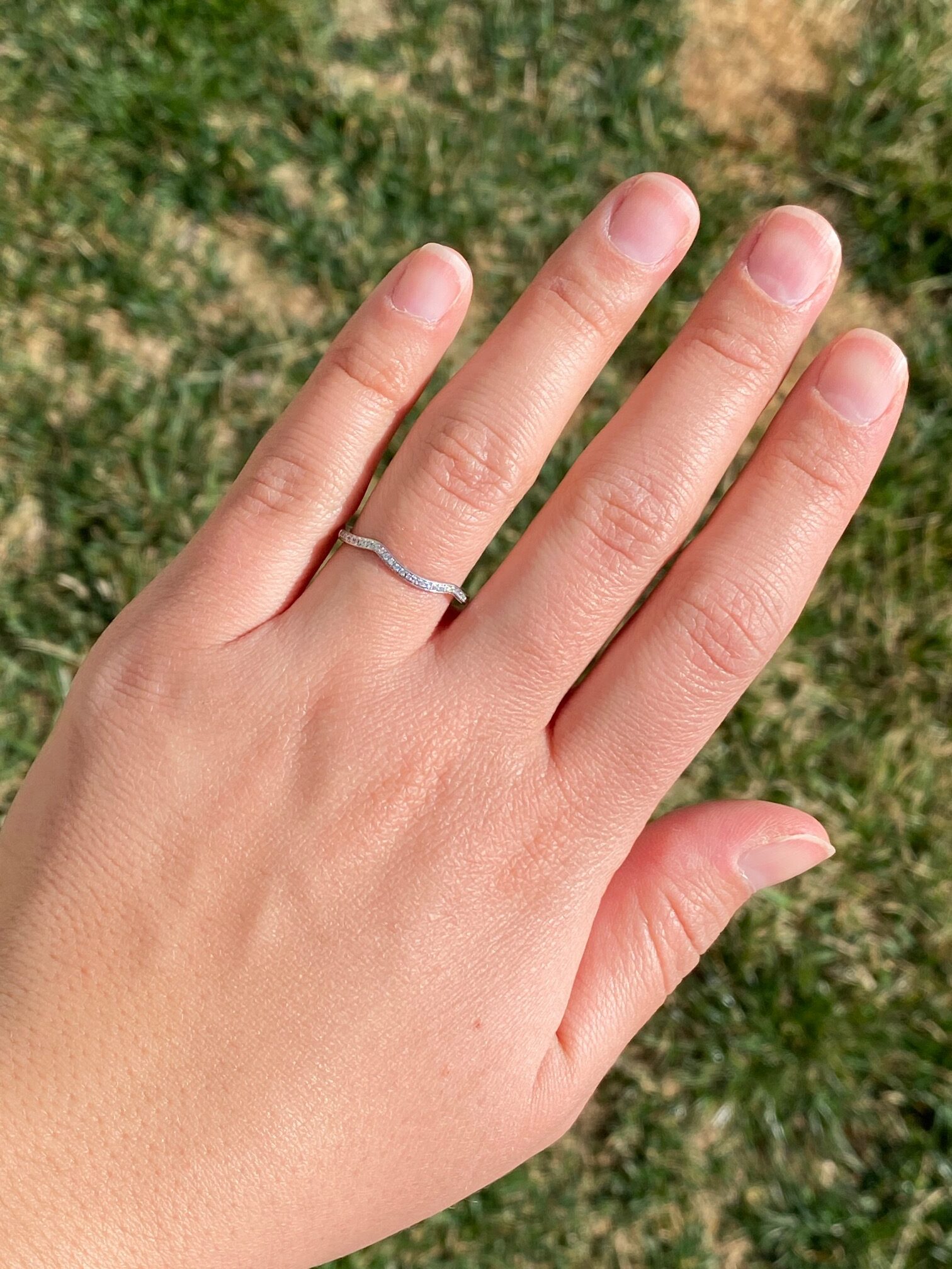The Lyra: Ladies Vintage Curved Diamond Wedding Band in Platinum - Image 7