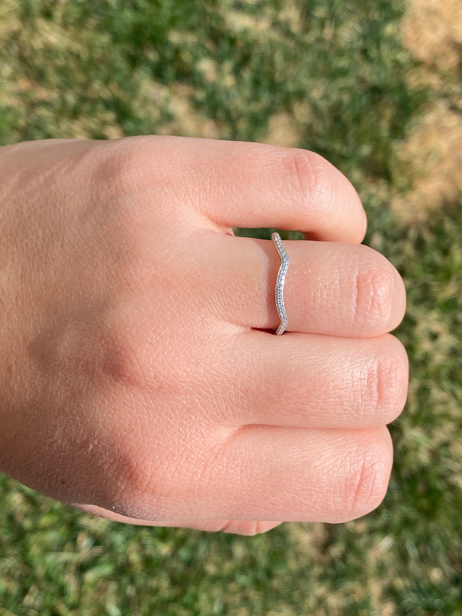 The Lyra: Ladies Vintage Curved Diamond Wedding Band in Platinum - Image 6