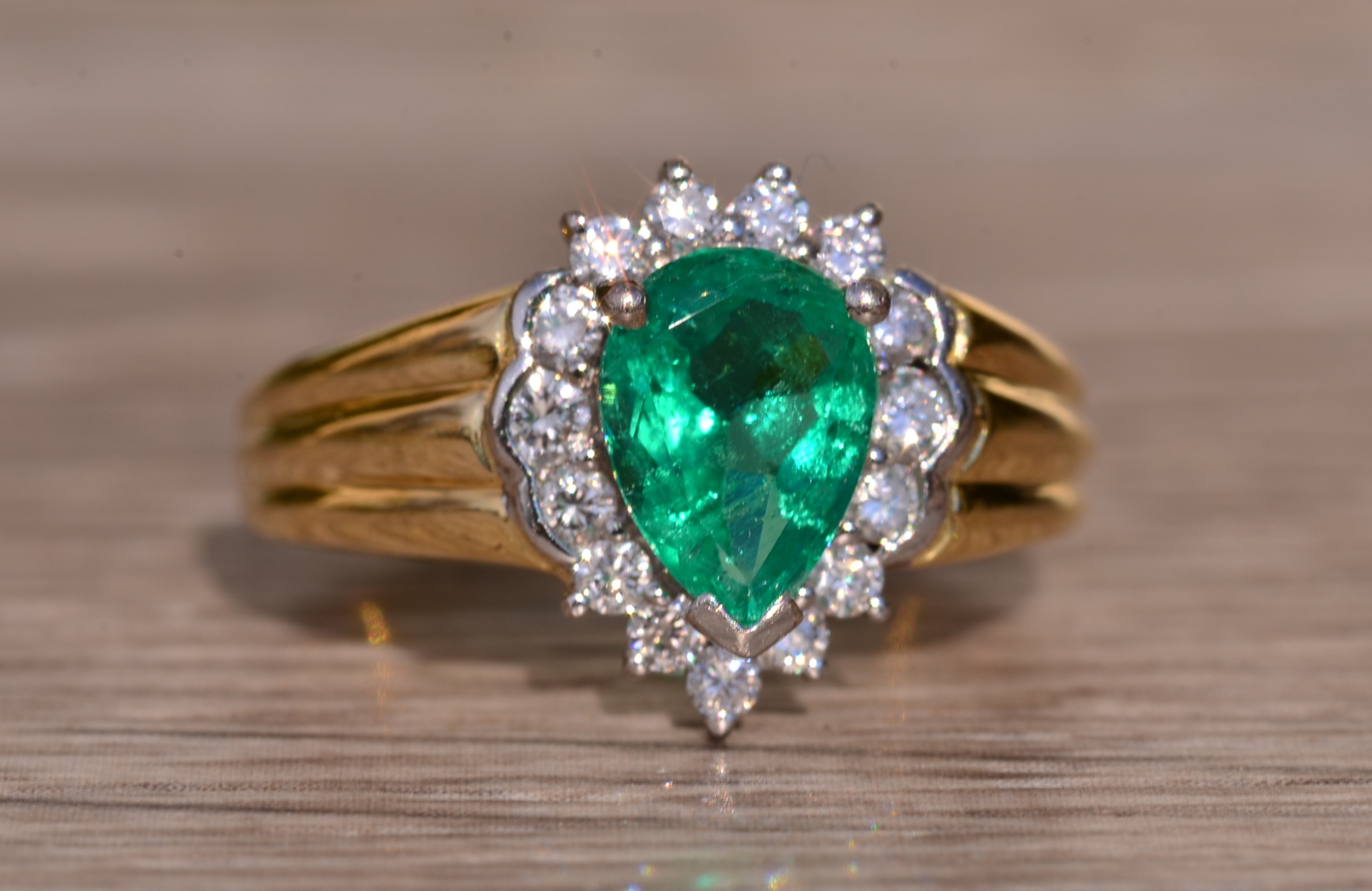 SOLD - The Muso: Vintage Ring set with 1.25 Carat Vivid Green Natural Emerald with Diamond Halo - Image 6