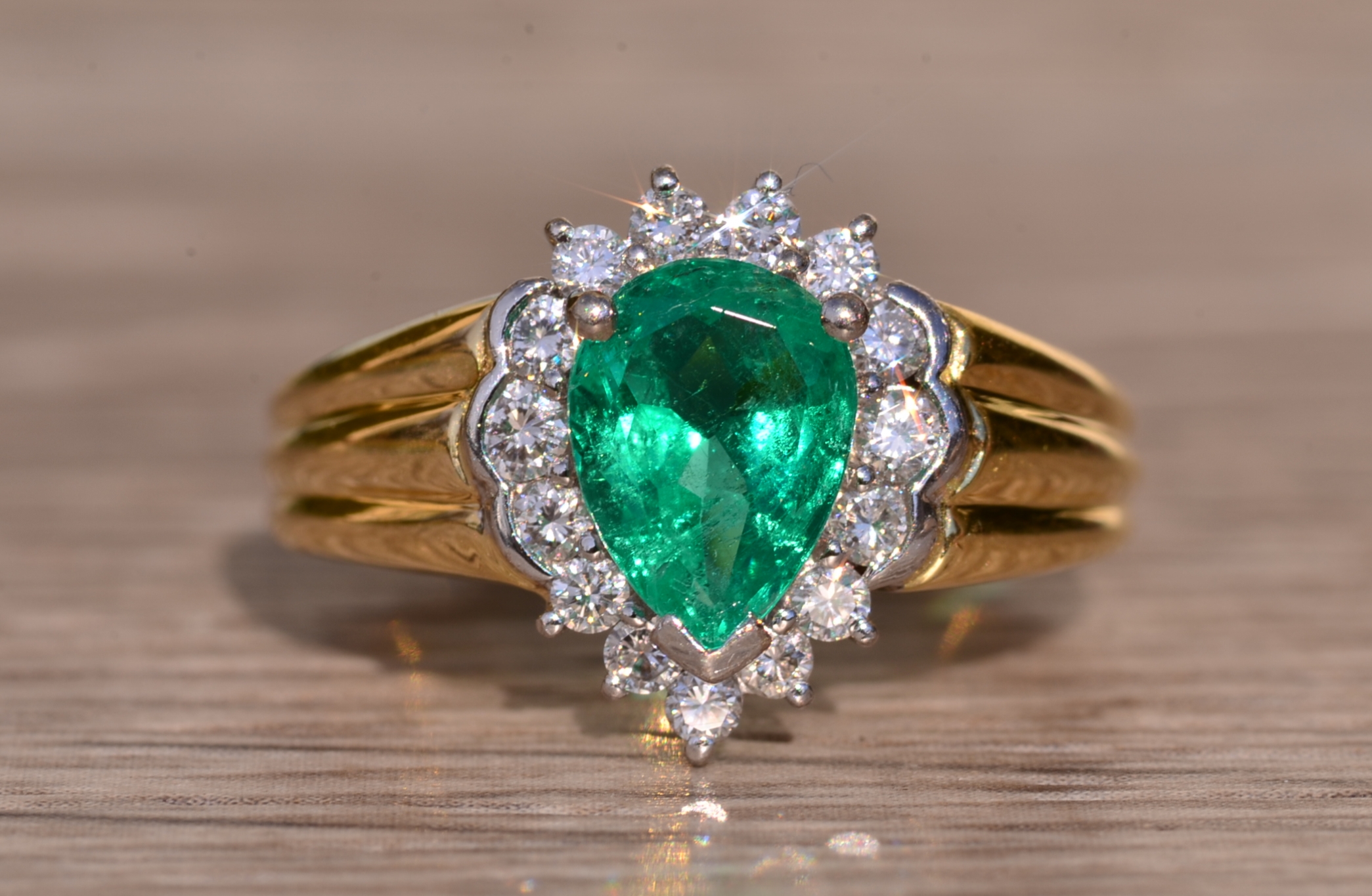 SOLD - The Muso: Vintage Ring set with 1.25 Carat Vivid Green Natural Emerald with Diamond Halo - Image 7