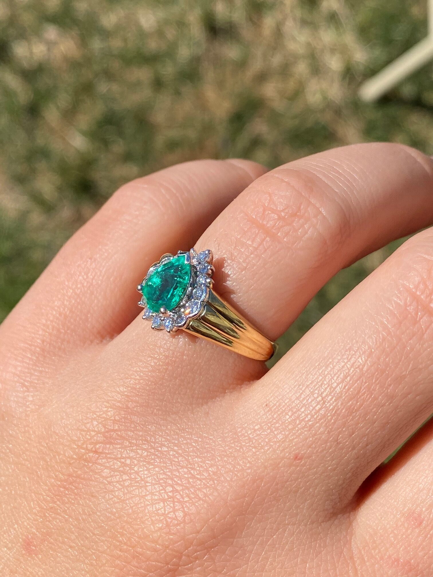SOLD - The Muso: Vintage Ring set with 1.25 Carat Vivid Green Natural Emerald with Diamond Halo - Image 9