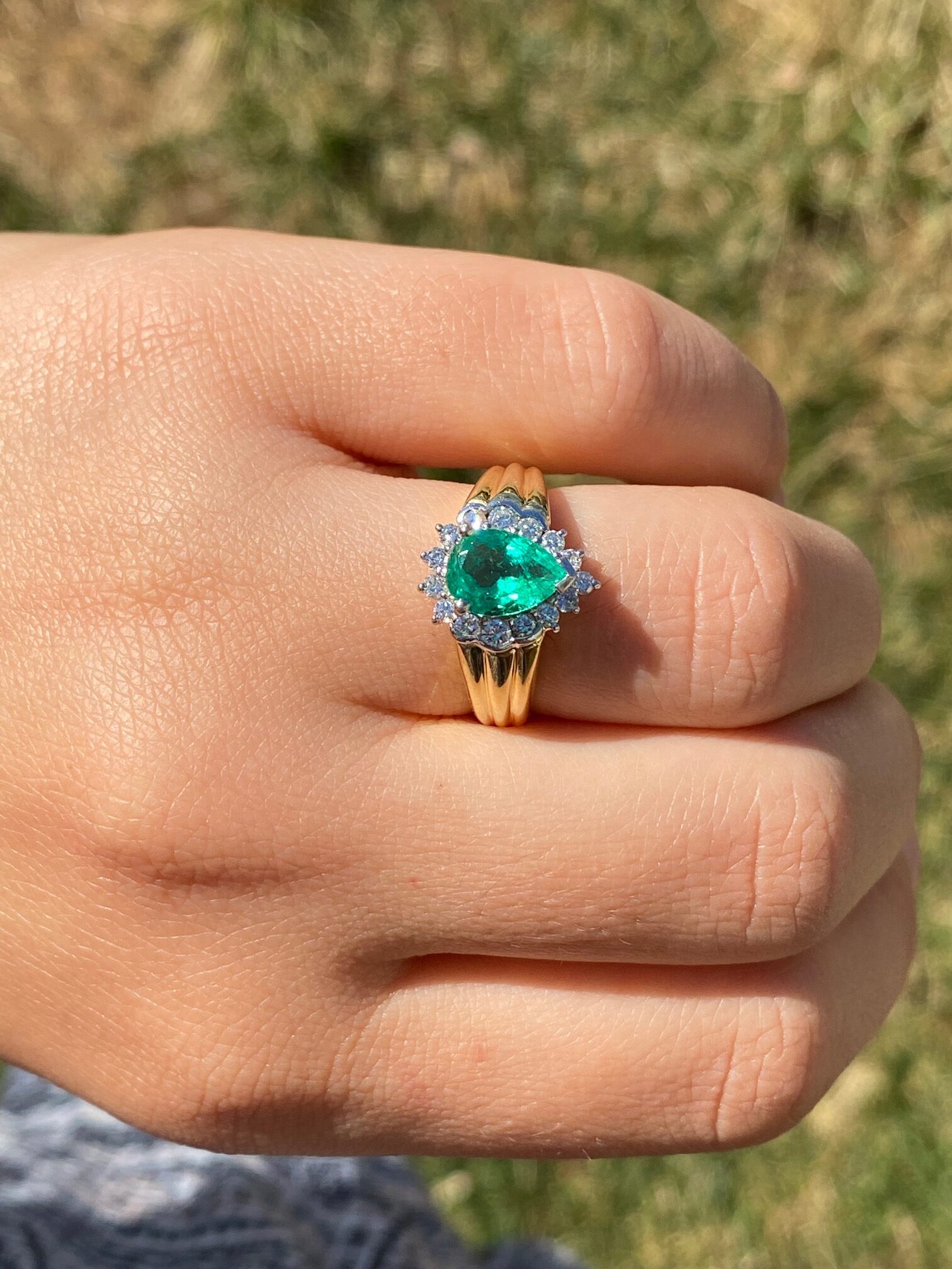 SOLD - The Muso: Vintage Ring set with 1.25 Carat Vivid Green Natural Emerald with Diamond Halo - Image 10