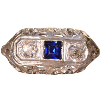 The Kangaroo Island: Antique Platinum Filigree Ring set with Sapphire and Diamonds