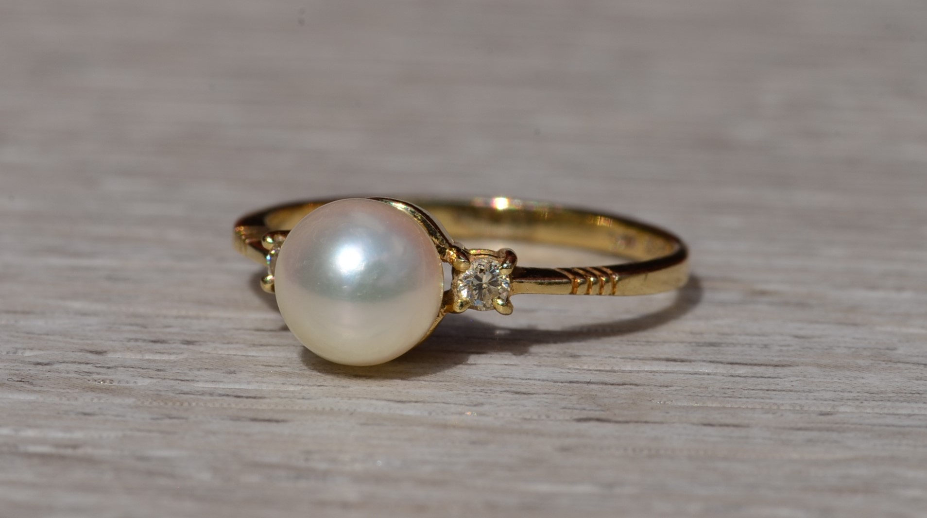 The Nammans: Ladies 14K Yellow Gold Ring set with Pearl and Diamond - Image 3