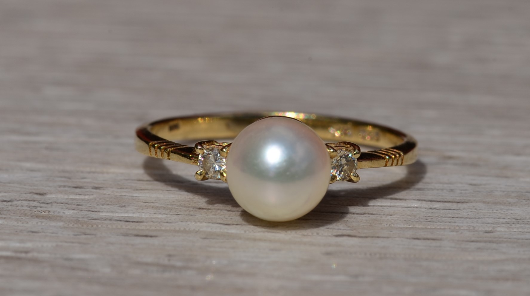 The Nammans: Ladies 14K Yellow Gold Ring set with Pearl and Diamond - Image 2