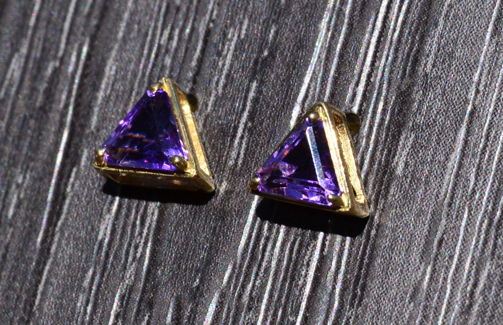 SOLD - The Menzies Creek: Mid Century Trilliant Cut Natural Amethyst in Yellow Gold - Image 3