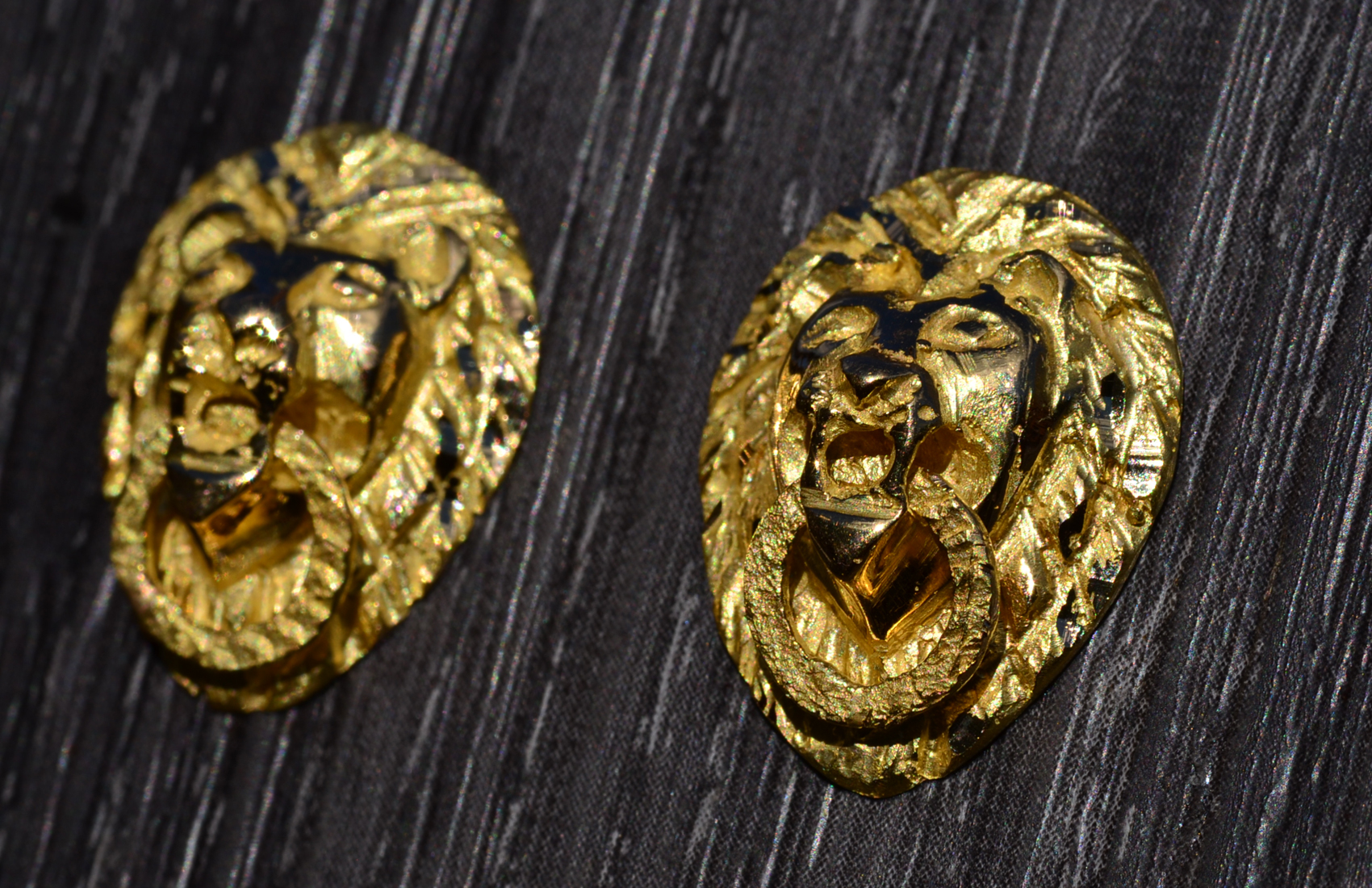 SOLD - The Versacee: Vintage Yellow Gold Lion Doorknocker Earrings - Image 3