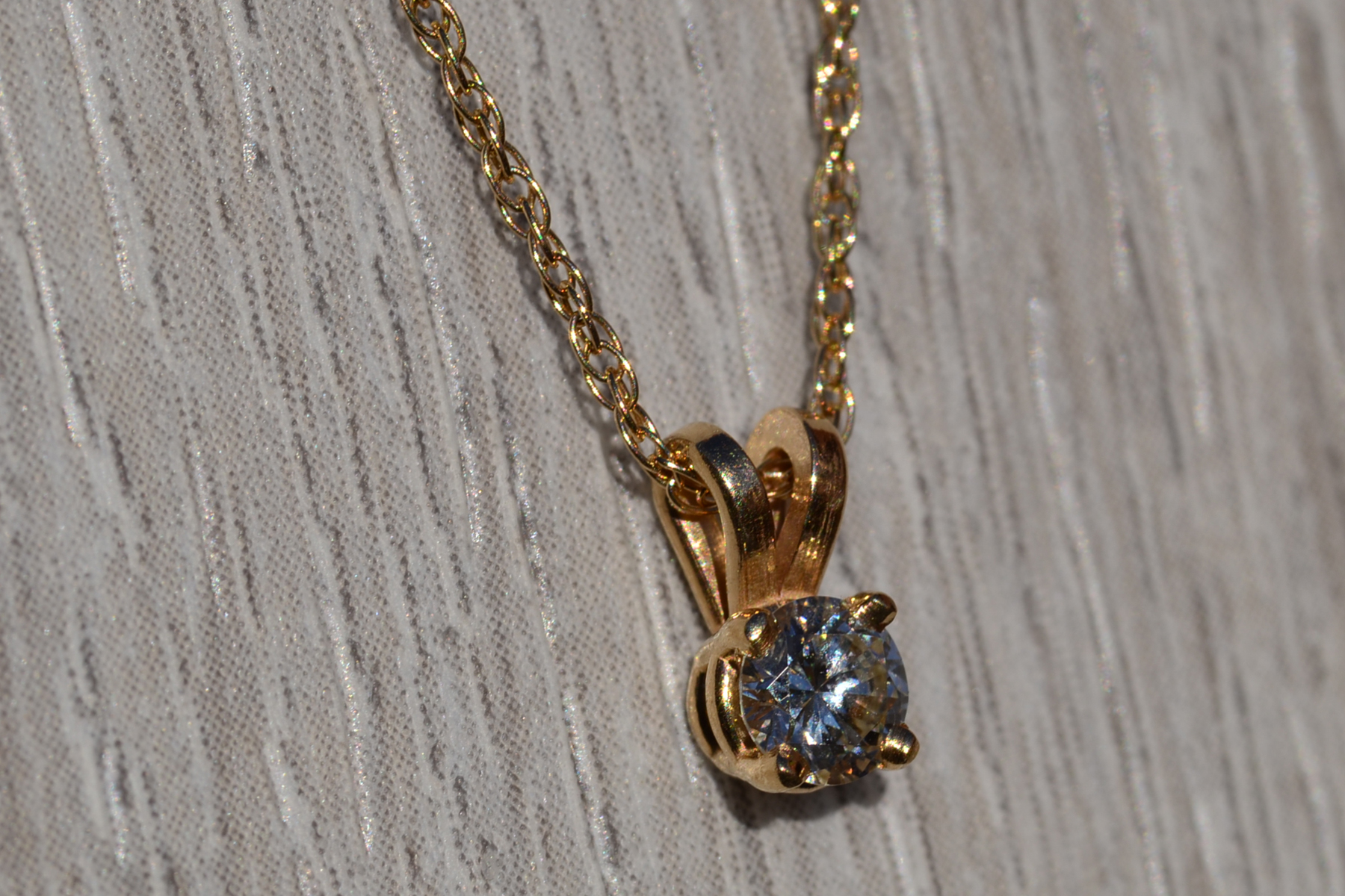 The May Creek: Diamond Solitaire Necklace in Yellow Gold - Image 2