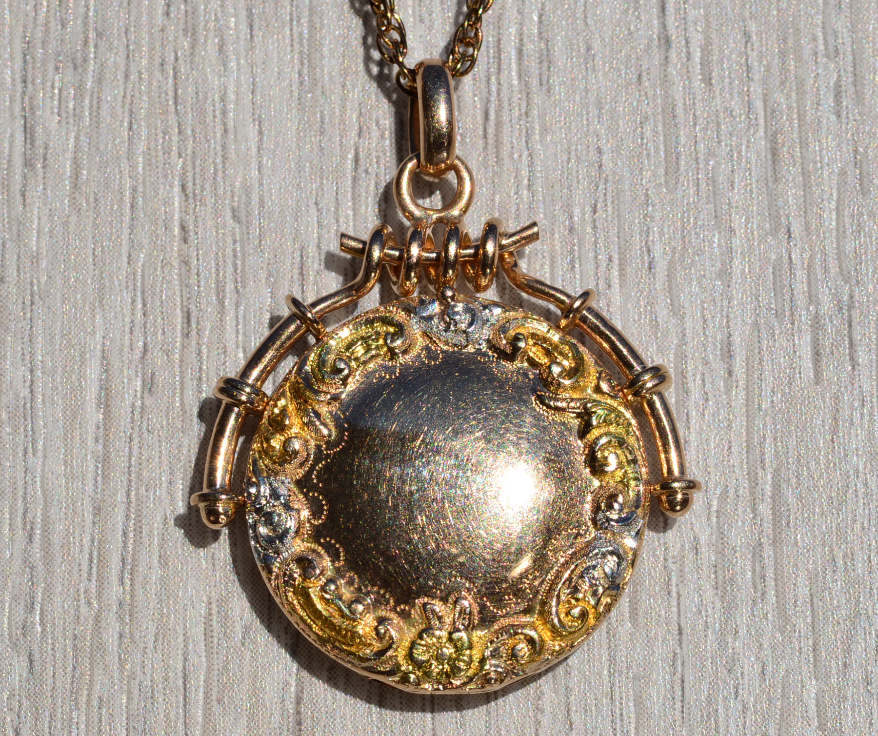 SOLD:The Rumorosa: Ladies Tricolor Gold Locket with Engraving - Image 2