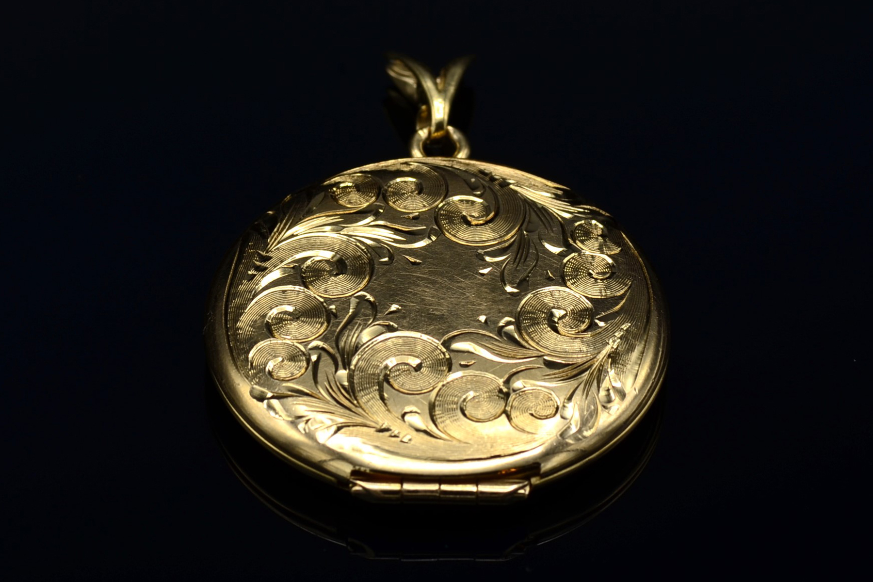 SOLD - The Rincon Peak: Large 1.5" Floral Engraved 14K Gold Locket - Image 3