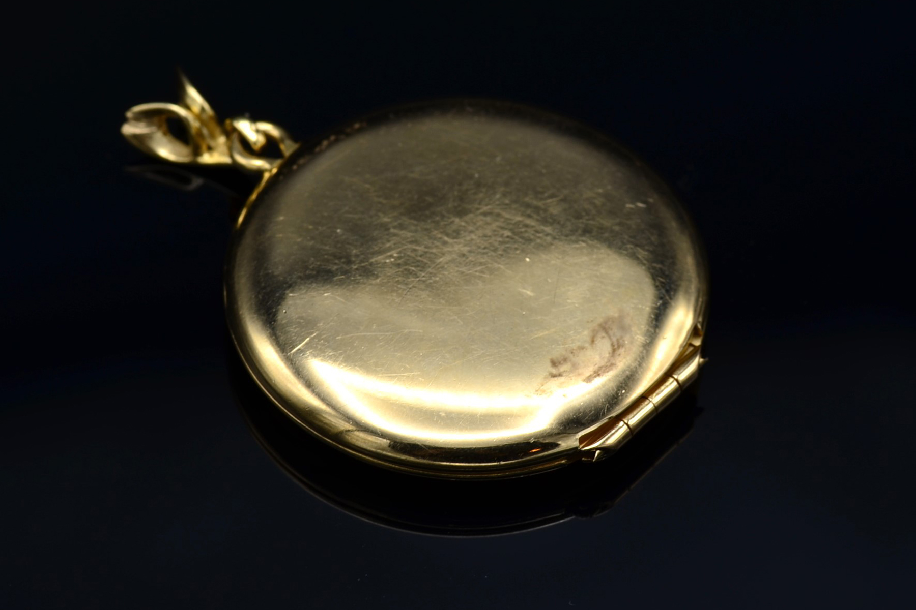 SOLD - The Rincon Peak: Large 1.5" Floral Engraved 14K Gold Locket - Image 4