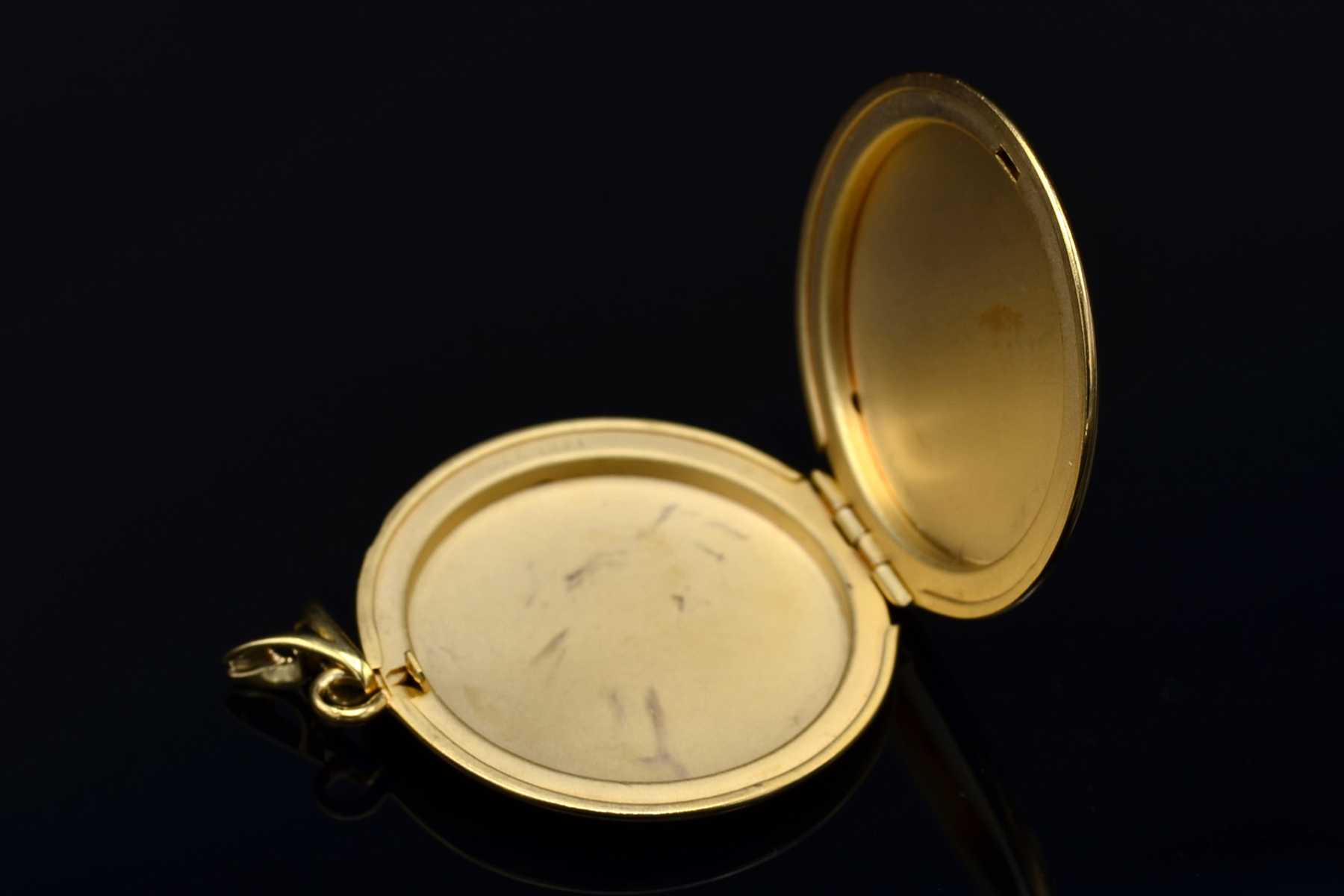 SOLD - The Rincon Peak: Large 1.5" Floral Engraved 14K Gold Locket - Image 5