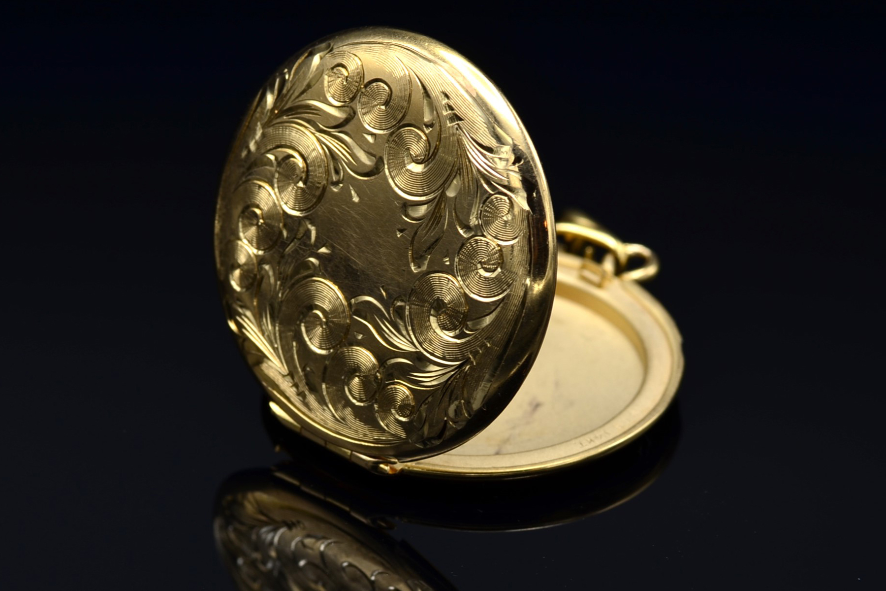 SOLD - The Rincon Peak: Large 1.5" Floral Engraved 14K Gold Locket - Image 6