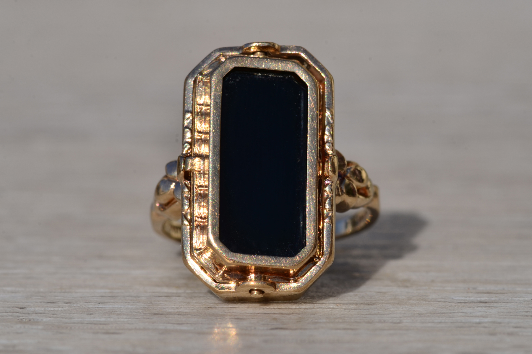 The Korblex: Ladies Antique Esemco Signed Cameo and Onyx Flip Ring - Image 8