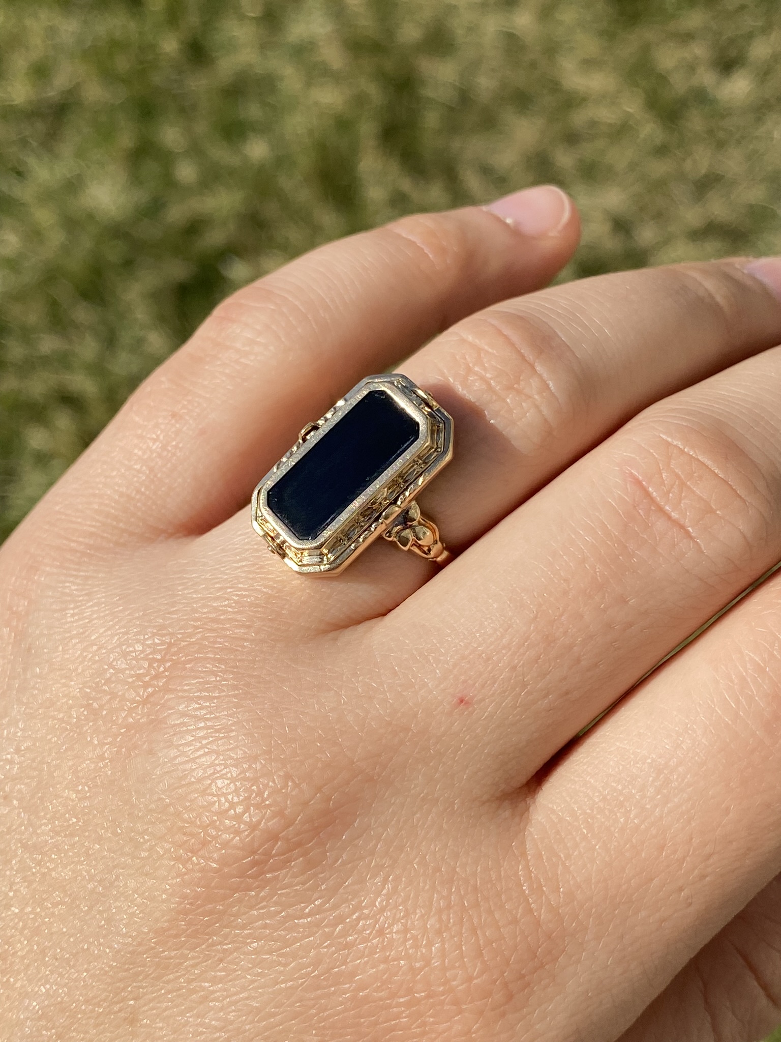 The Korblex: Ladies Antique Esemco Signed Cameo and Onyx Flip Ring - Image 12