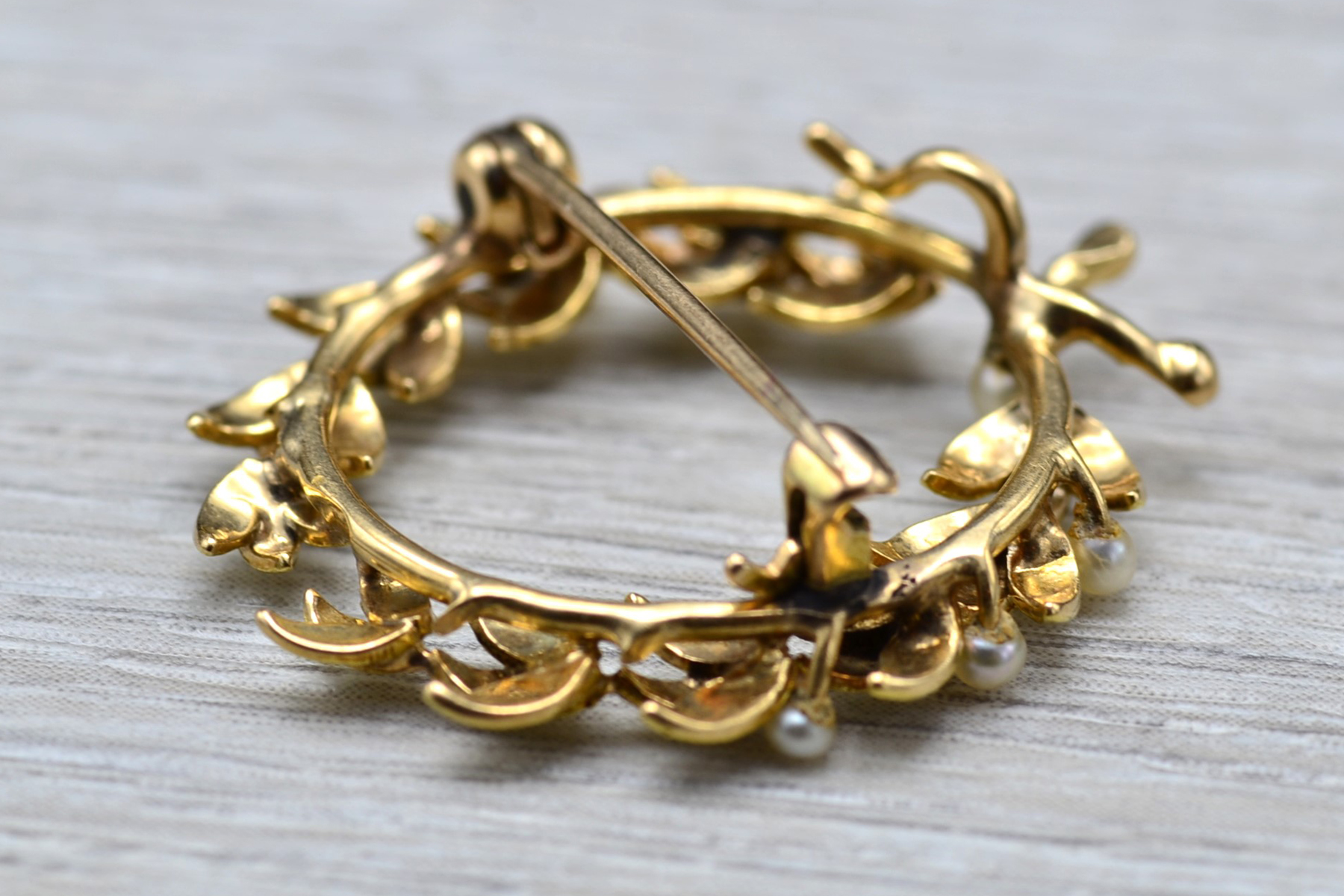 The Cascabel: Ladies 14K Gold Leaf Brooch/Pendant set with Seed Pearls - Image 4