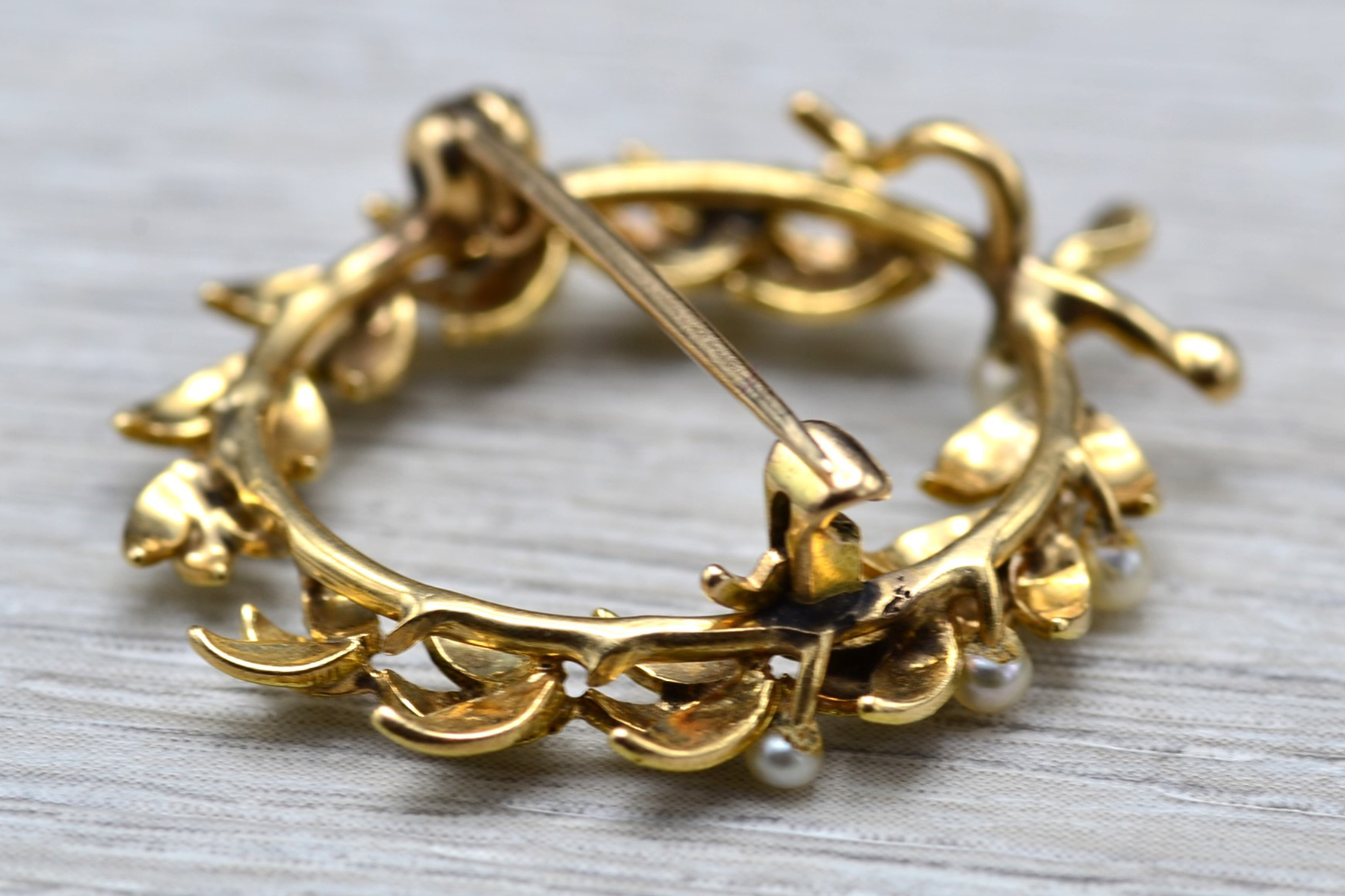 The Cascabel: Ladies 14K Gold Leaf Brooch/Pendant set with Seed Pearls - Image 5