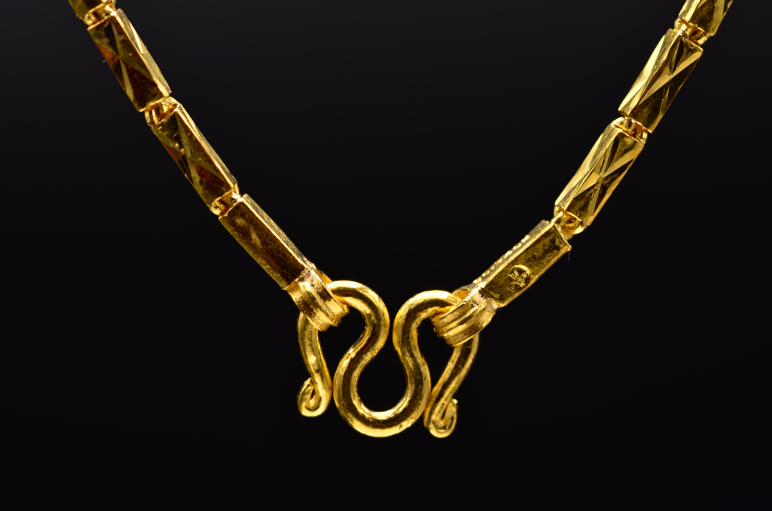 SOLD - The Dijon: 22 Karat Handmade Yellow Gold Chain with Diamond Cut Rectangles - Image 4