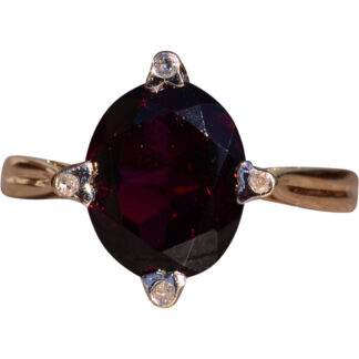 The Intermarche: Garnet and Diamond Ring in Yellow Gold