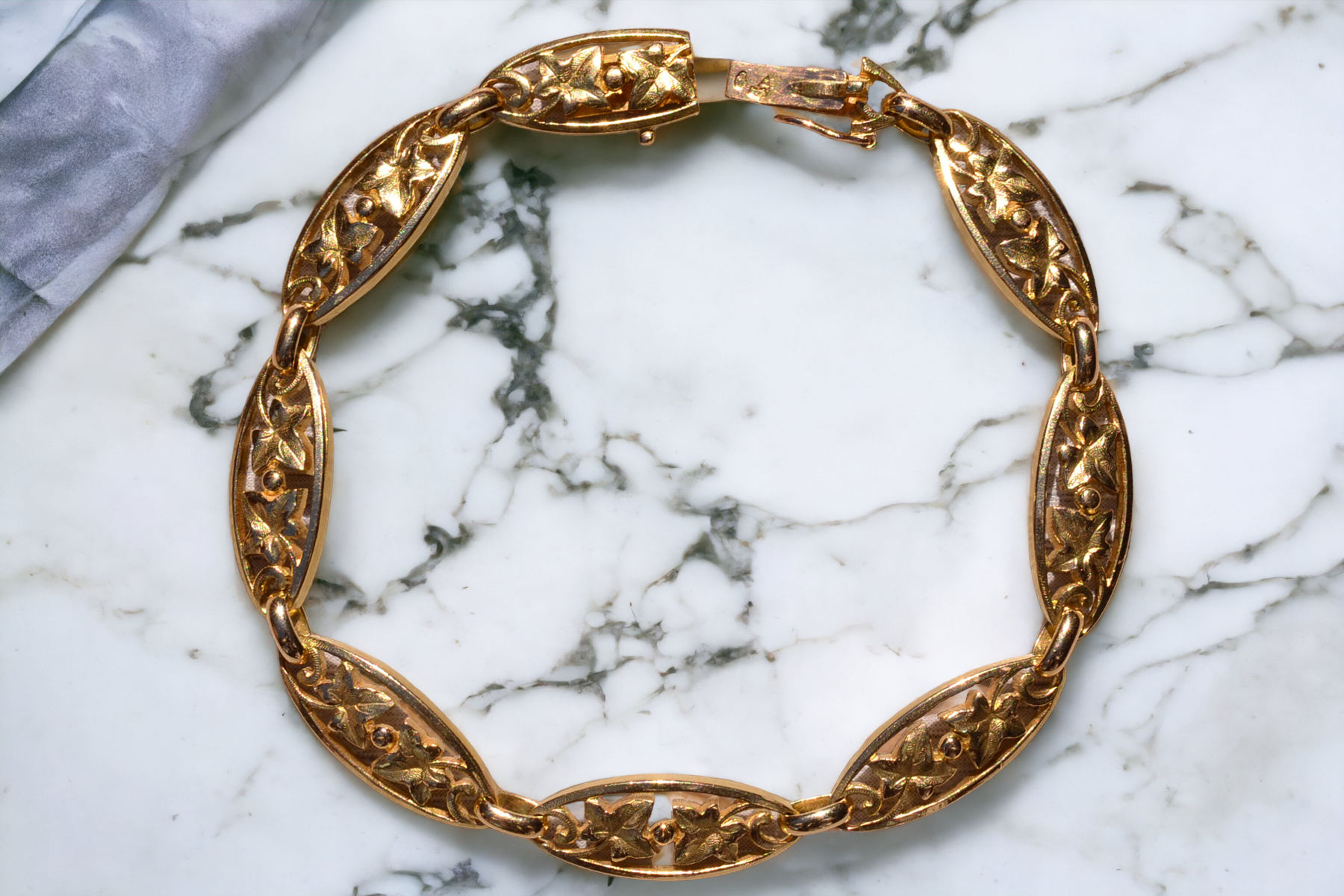 The Macon: Art Nouveau Bracelet in Yellow Gold - Image 4